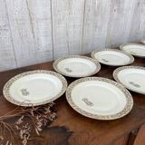 12 porcelain plates, 22cm diameter