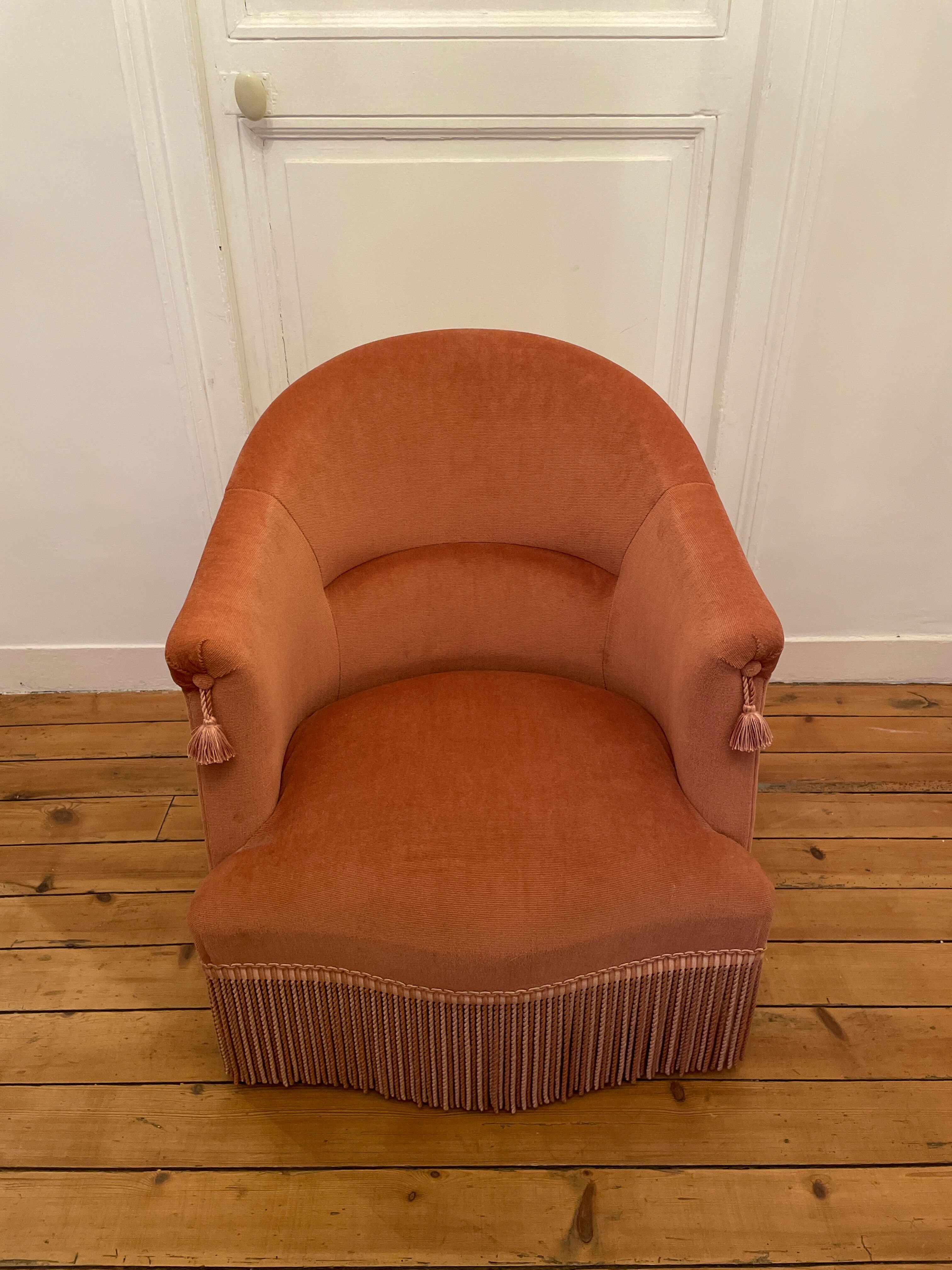 Vintage pink toad armchair with fringes