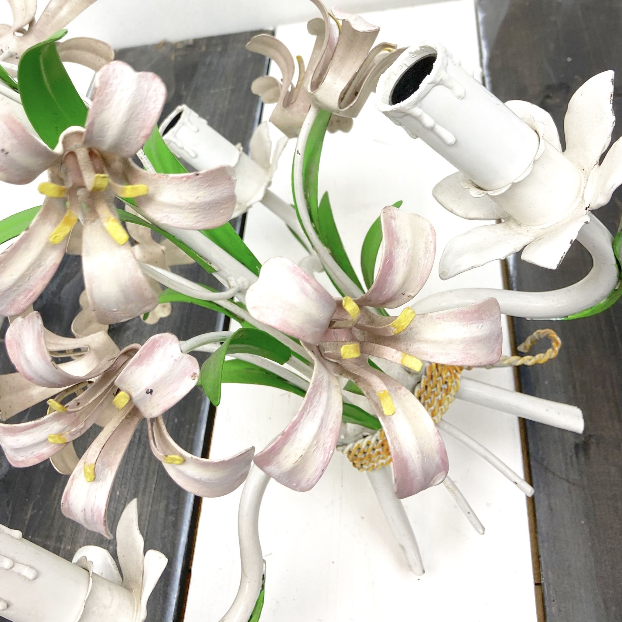 Chandelier bouquet of flowers in painted metal - flowers and foliage in volume - 3 ampoules