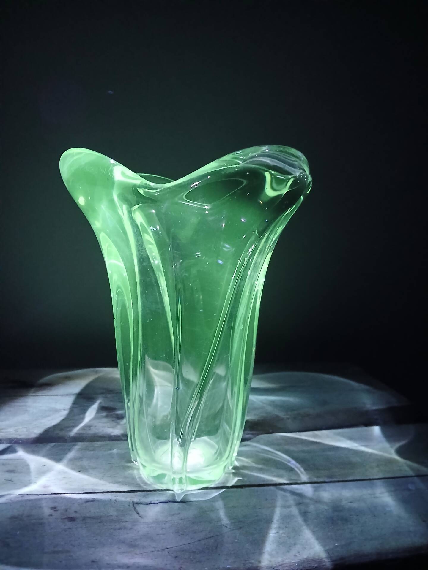 Vase in ouraline