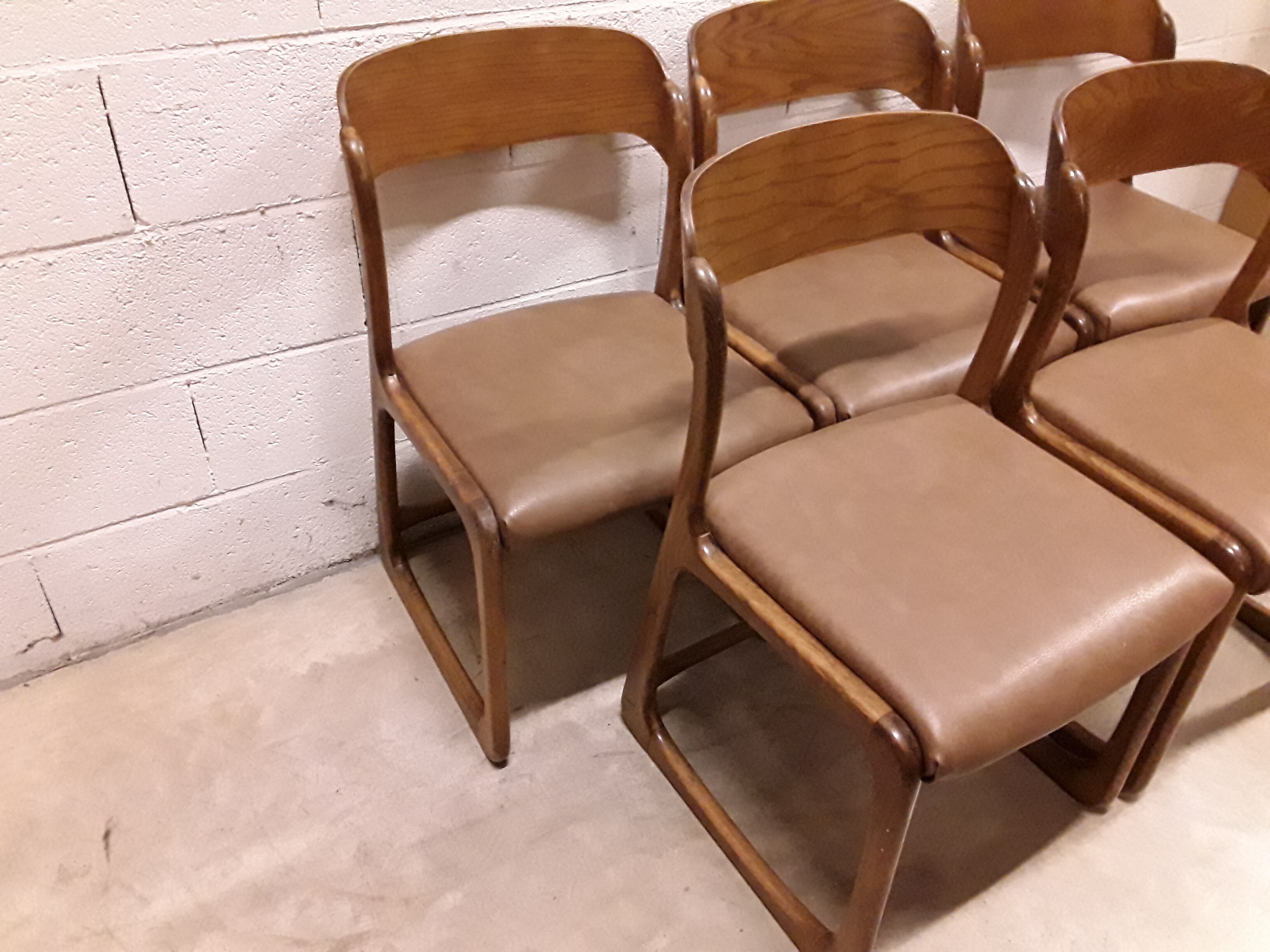 Following 5 chairs "sled" Baumann