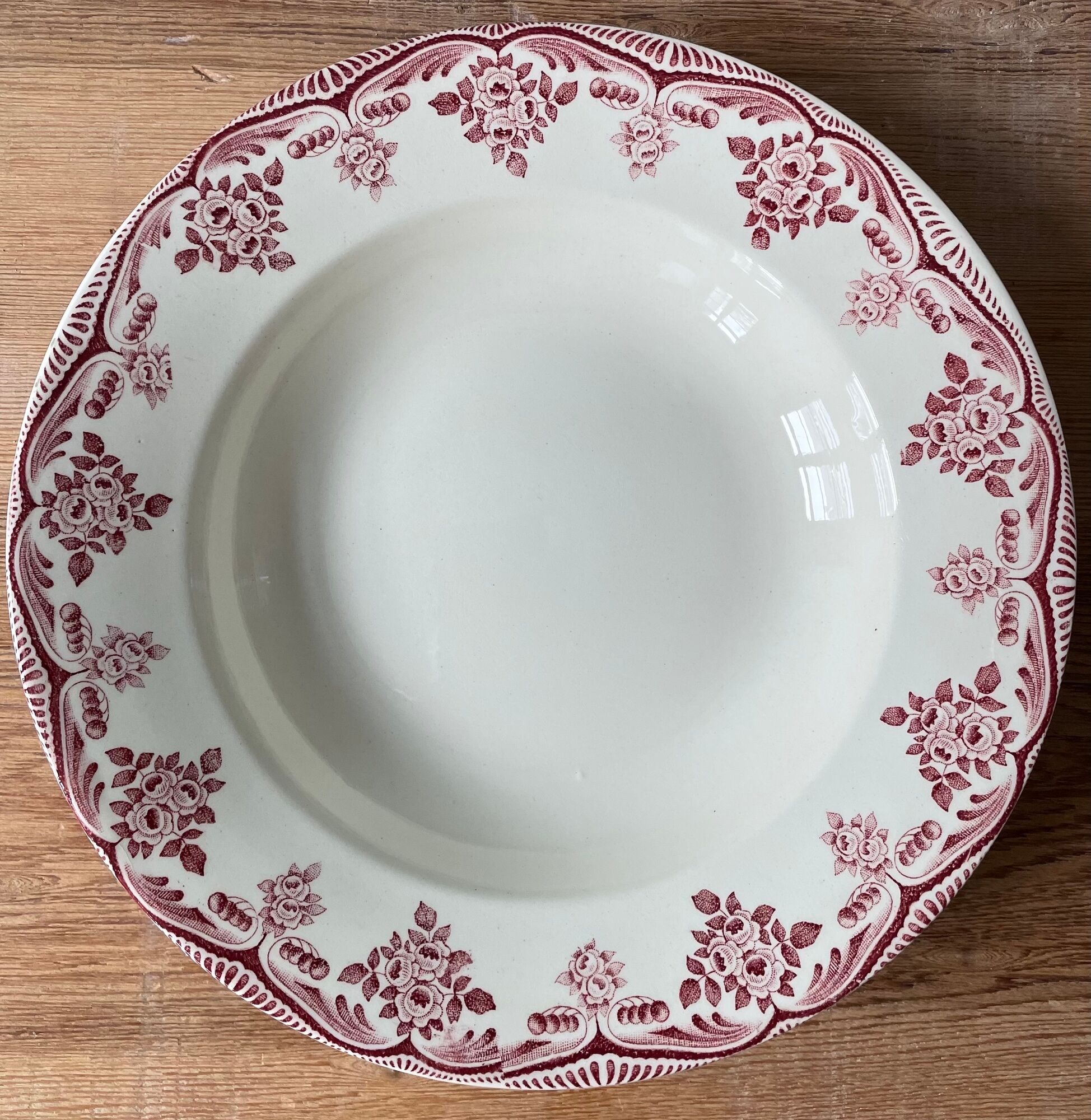 Set of 5 hollow plates Terre de Fer models "Bordeaux" Choisy Le Roi