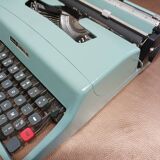 Machine à écrire Olivetti lettera 32