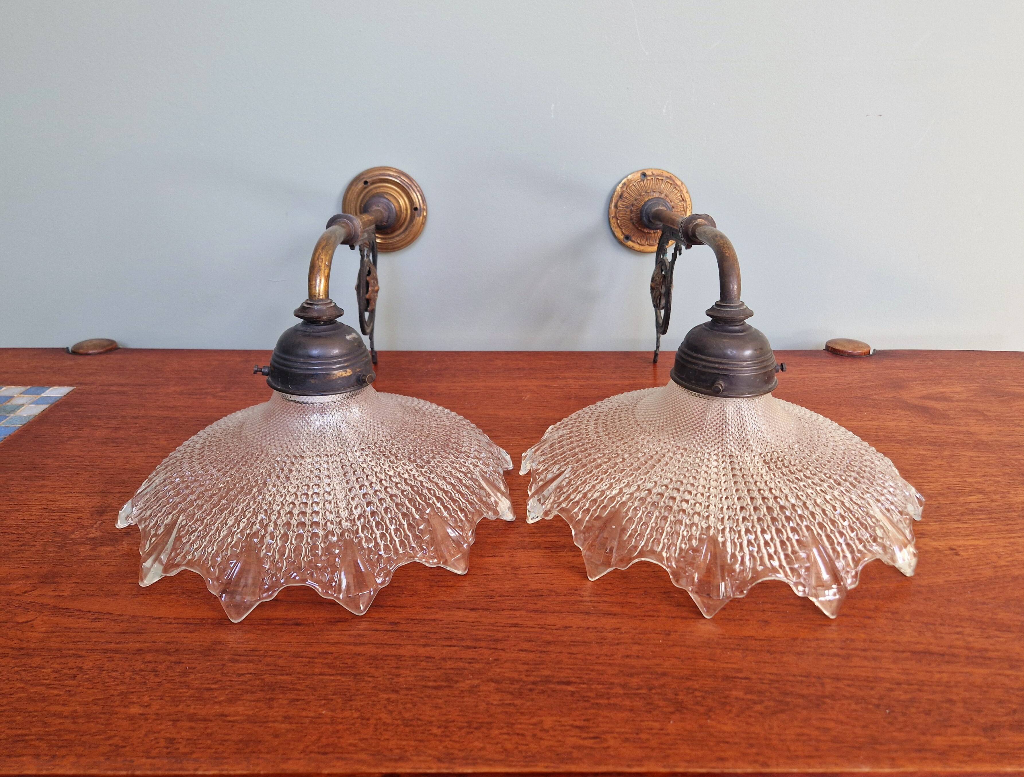 Pair of pendant lights in bronze and scalloped transparent glass