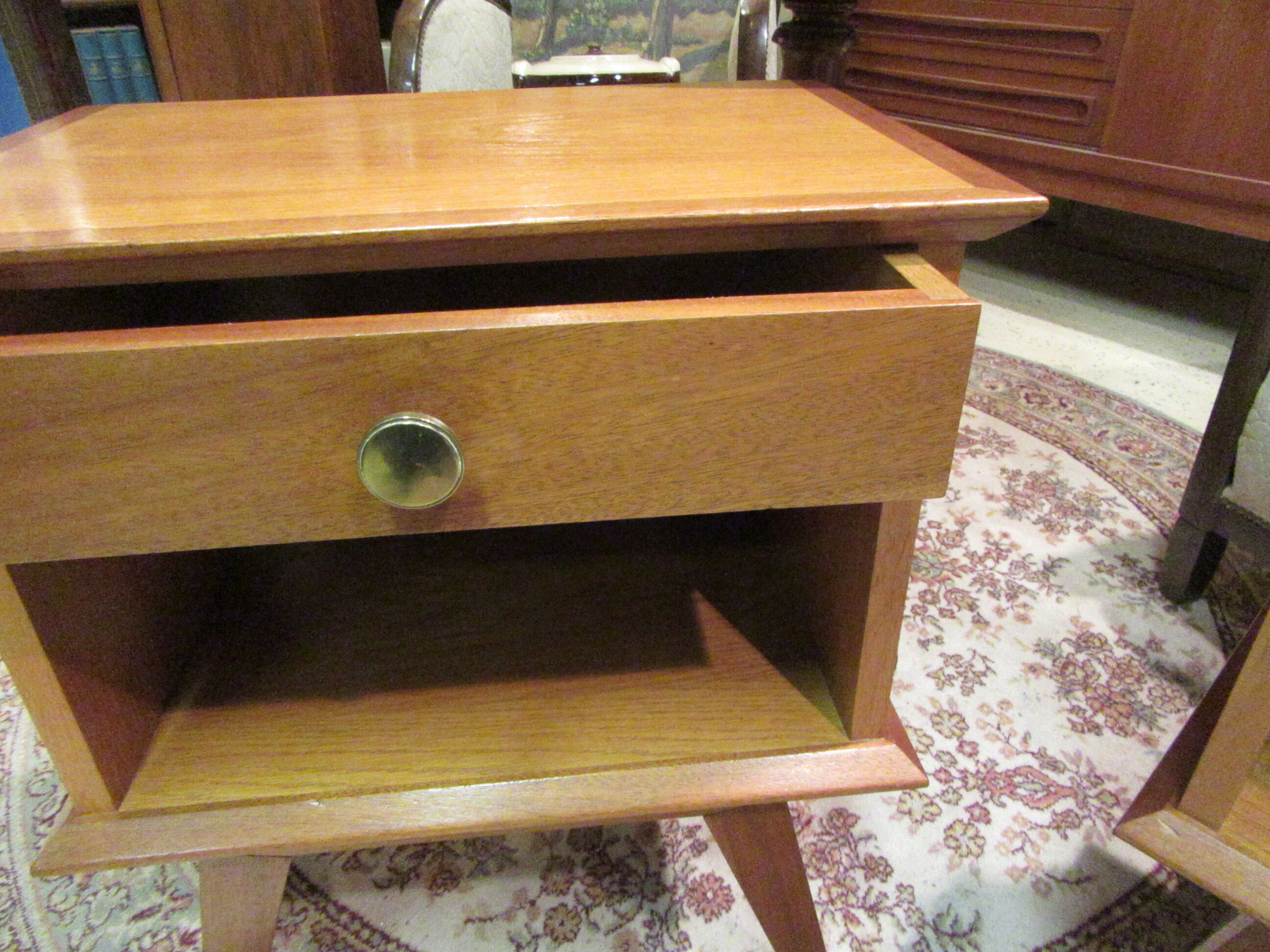 Pair nightstands vintage