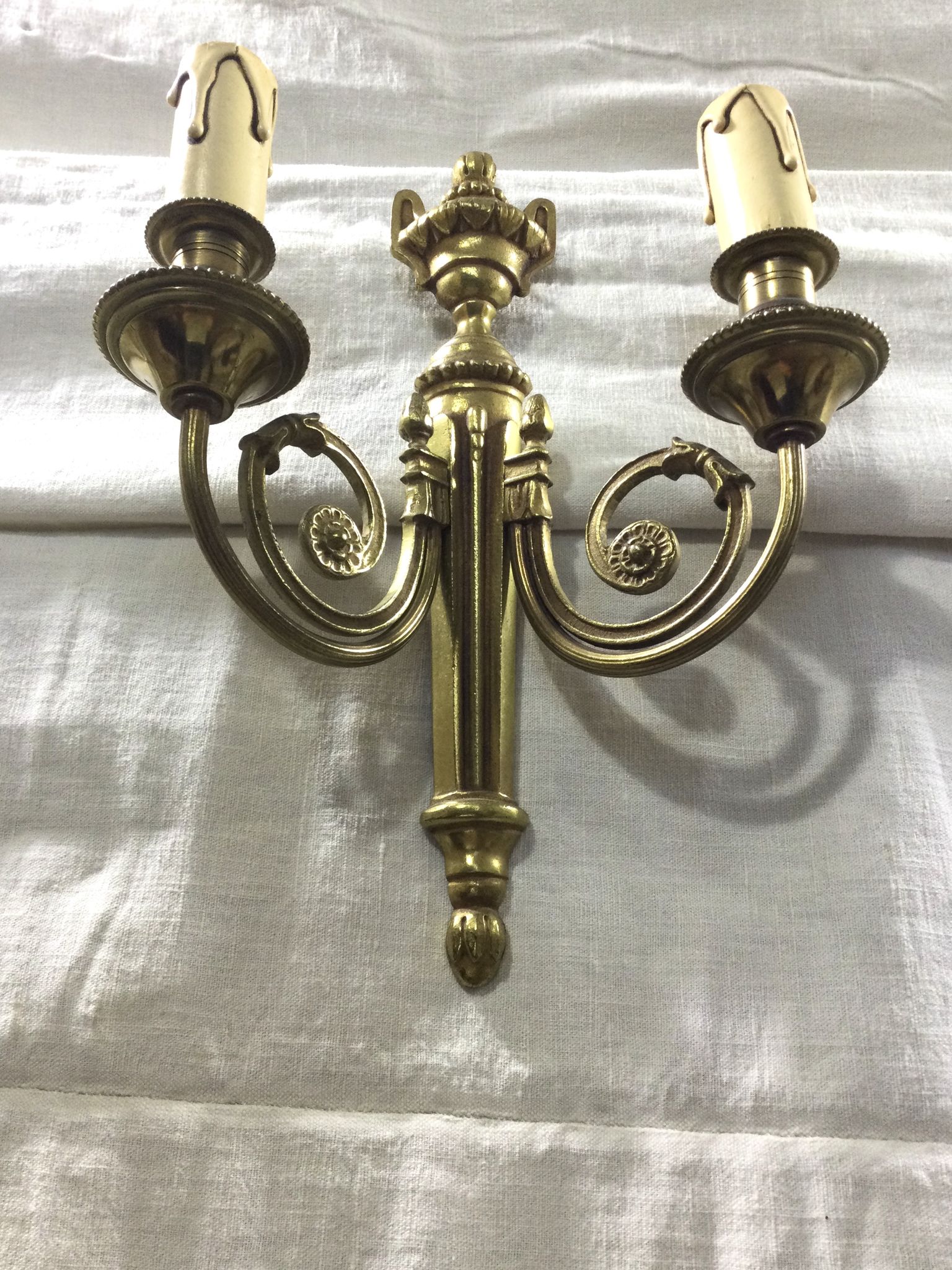 Applique en bronze de style Louis XVI à 2 lumières