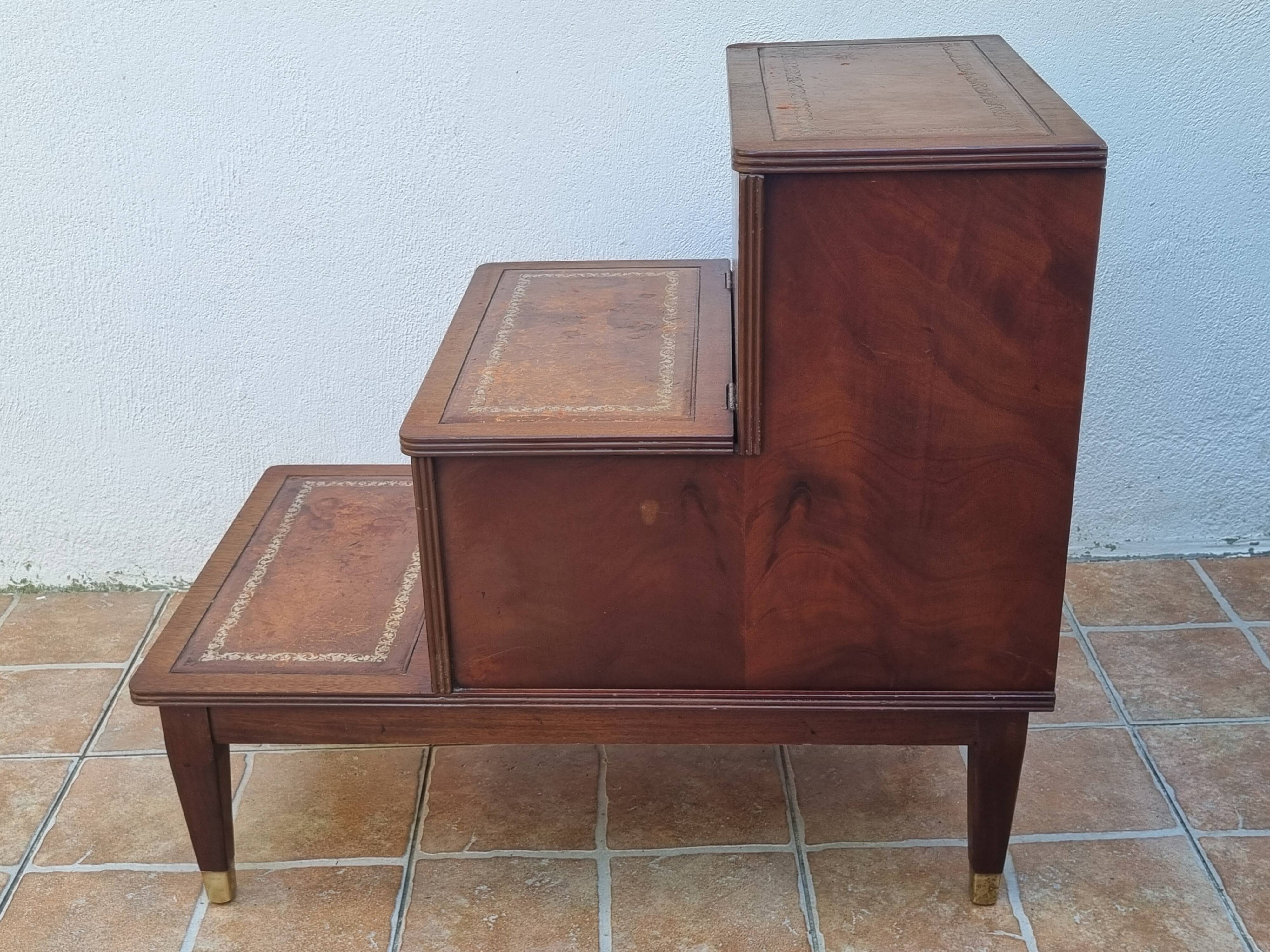 Escalier bibliothèque vintage style anglais, coffre, bois et cuir, 67 cm