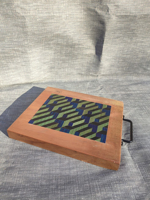 Plancha with tray made of straw marquetry