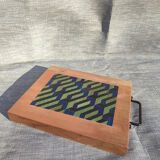 Plancha with tray made of straw marquetry