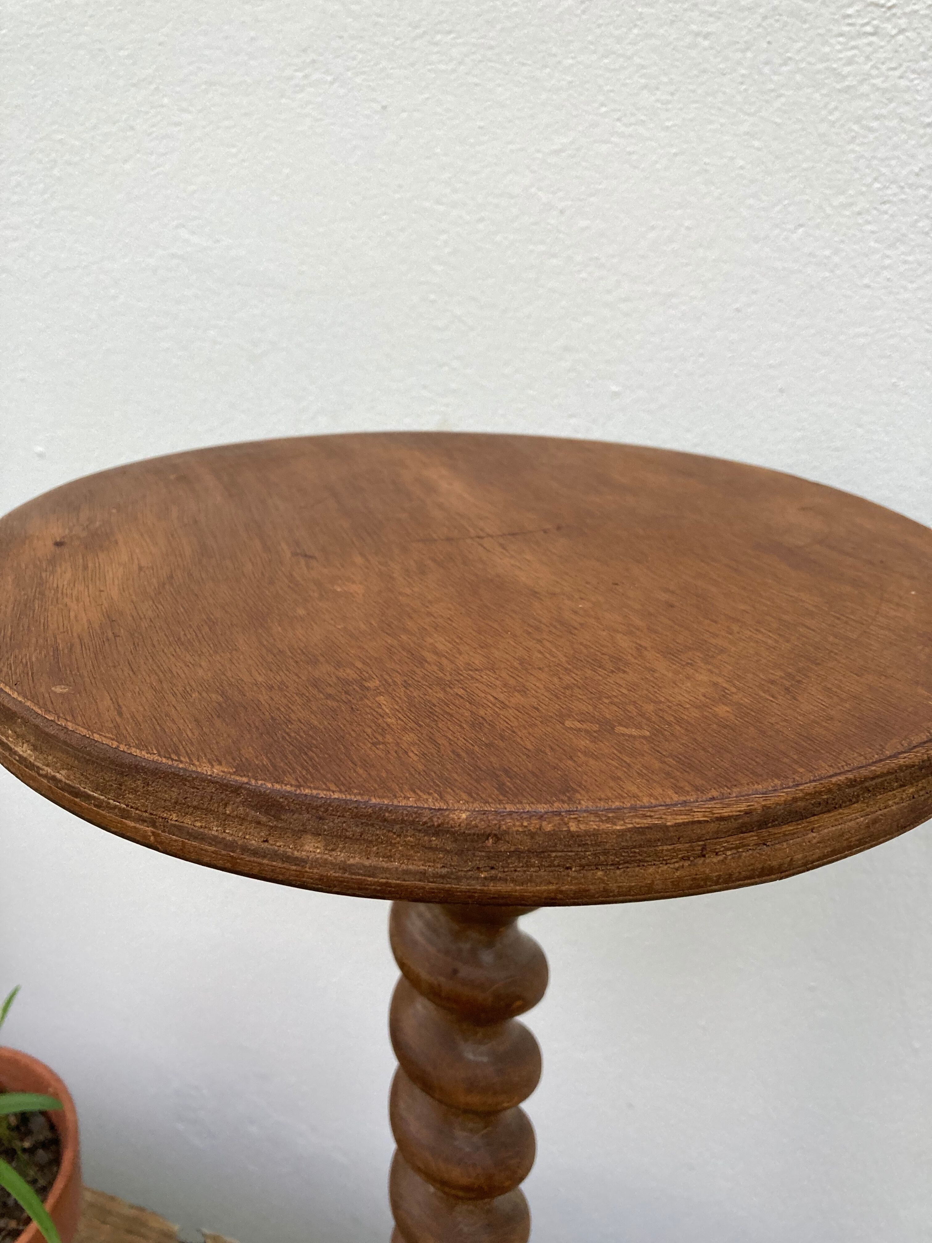Guéridon torsadé vintage / sellette en bois tourné ancienne / table d’appoint vintage