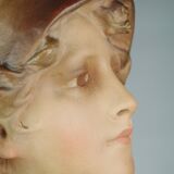 Buste de femme Art Nouveau en plâtre polychrome