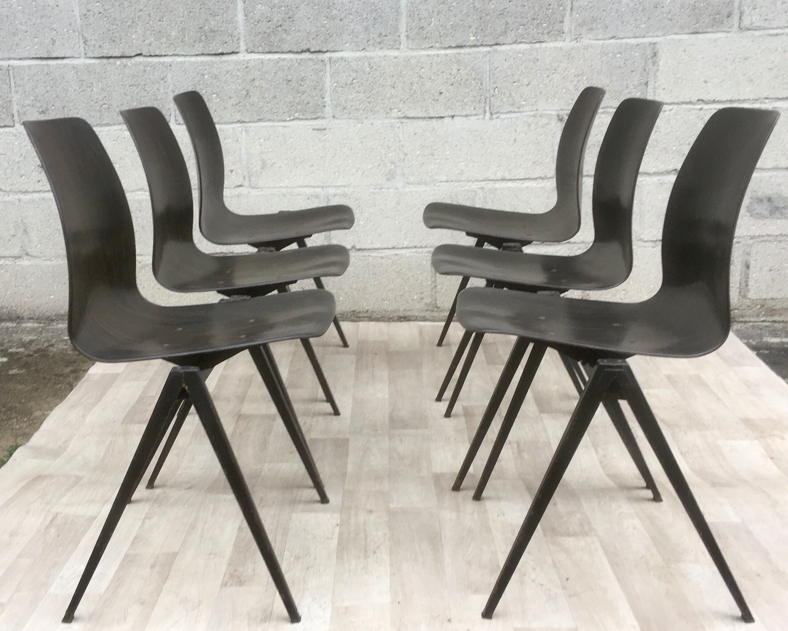 Set of 6 Dutch design and vintage chairs S22