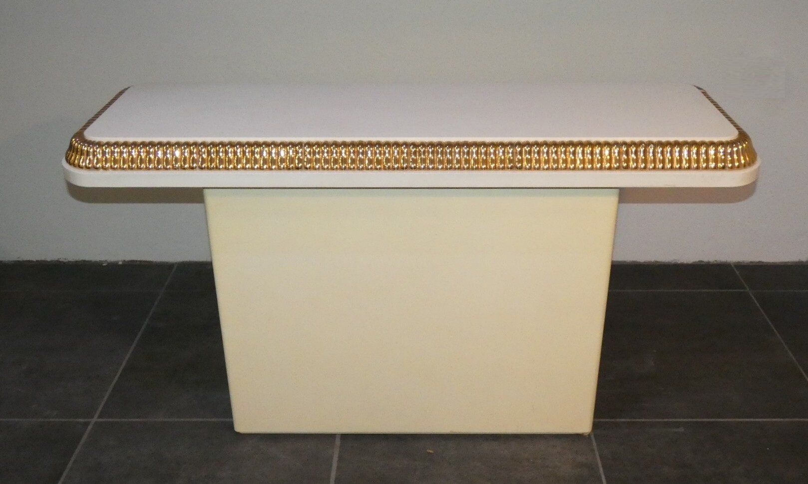 Console Regency avec finition ivoire et dorée dans le style d'Alain Delon pour Maison Jansen, France, années 70