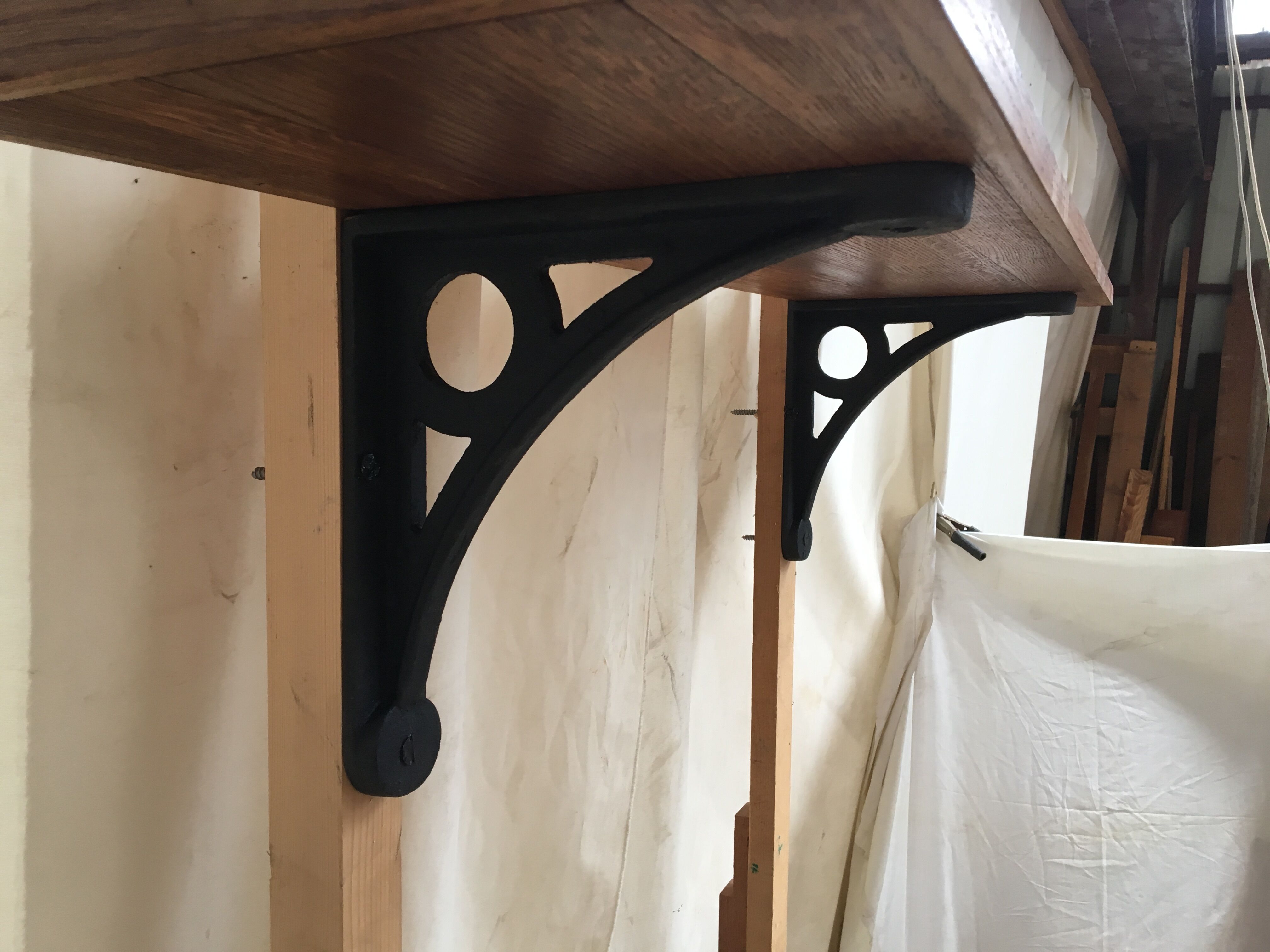 Oak shelf massif year 1940 with cast-iron brackets