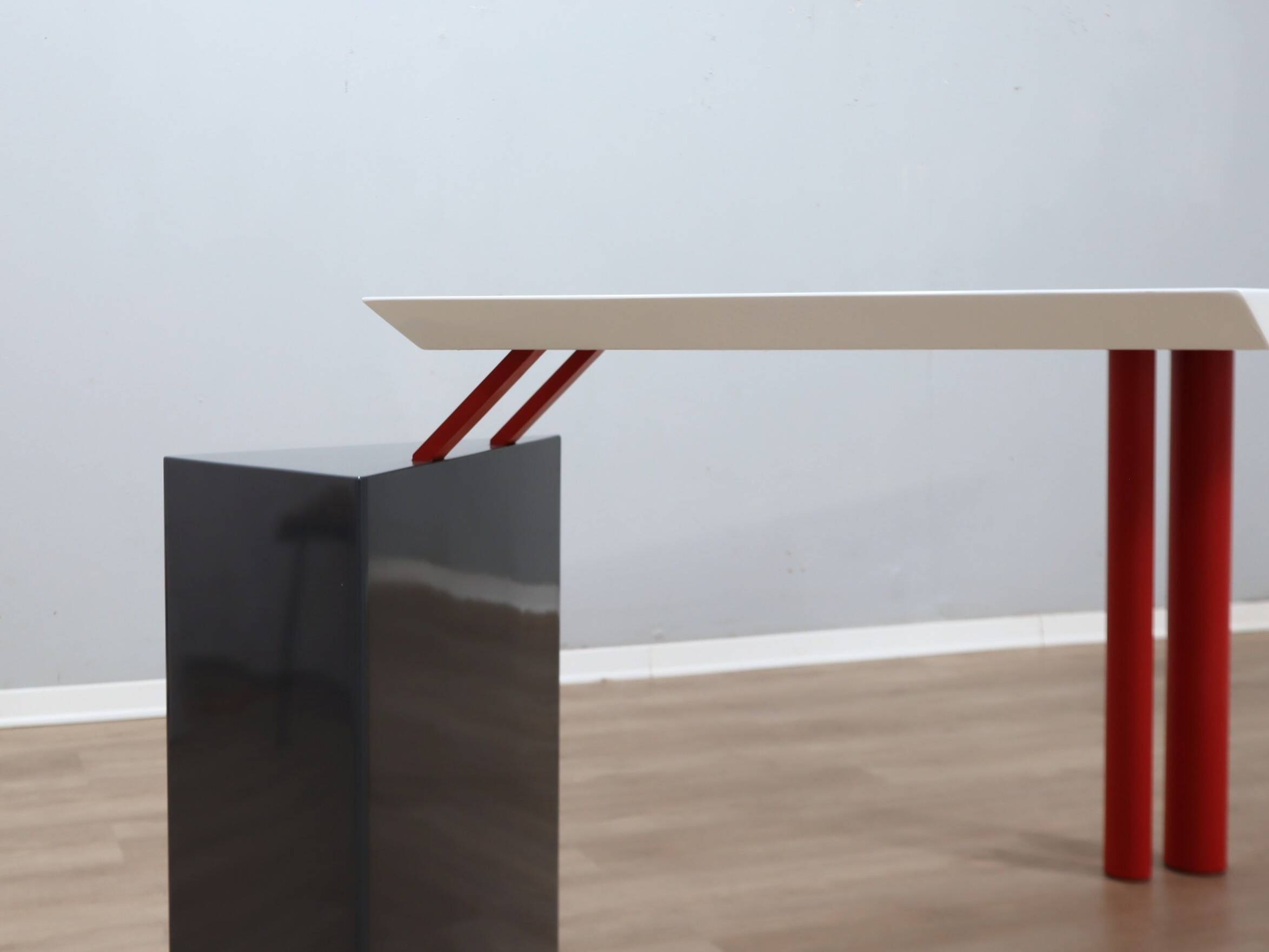 Post-Modern writing desk by Saporiti design Franco Corradini 1980s