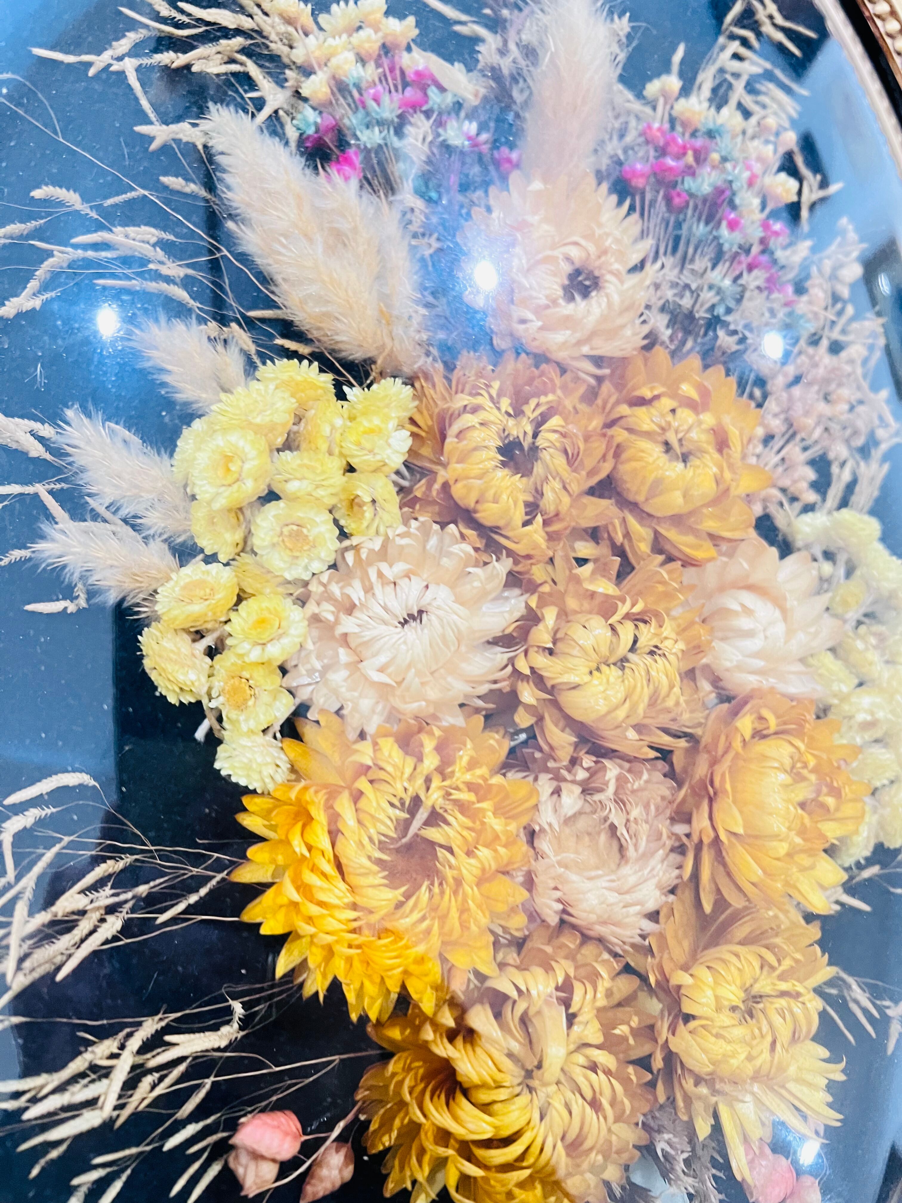 Vintage oval dried flower frame