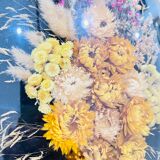 Vintage oval dried flower frame