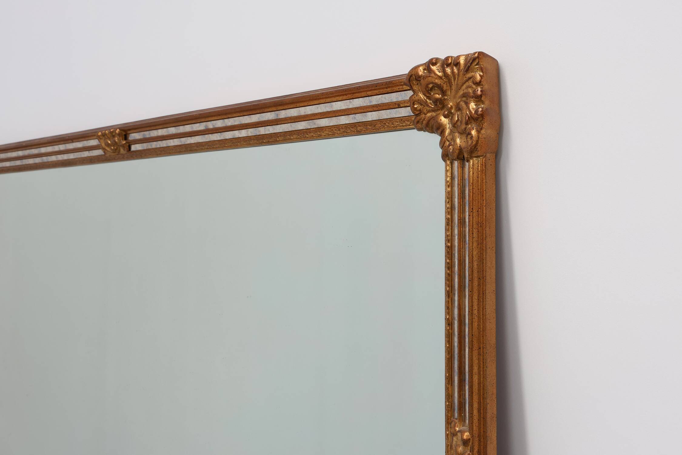 Large 20th century rectangle gilded Deknudt mirror in Baroque style, Belgiu