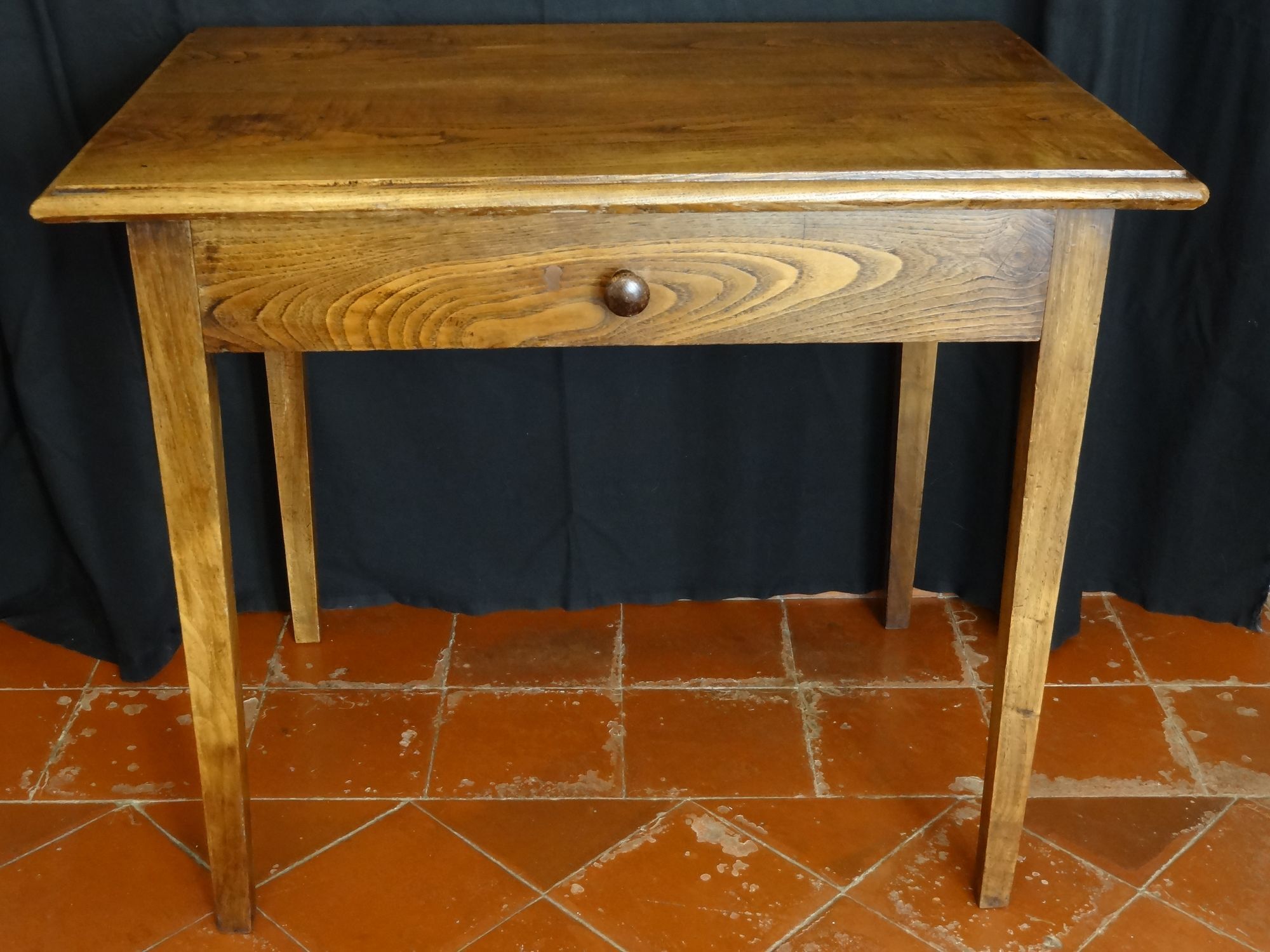 Side table in natural oak wood 85 x 58 cm