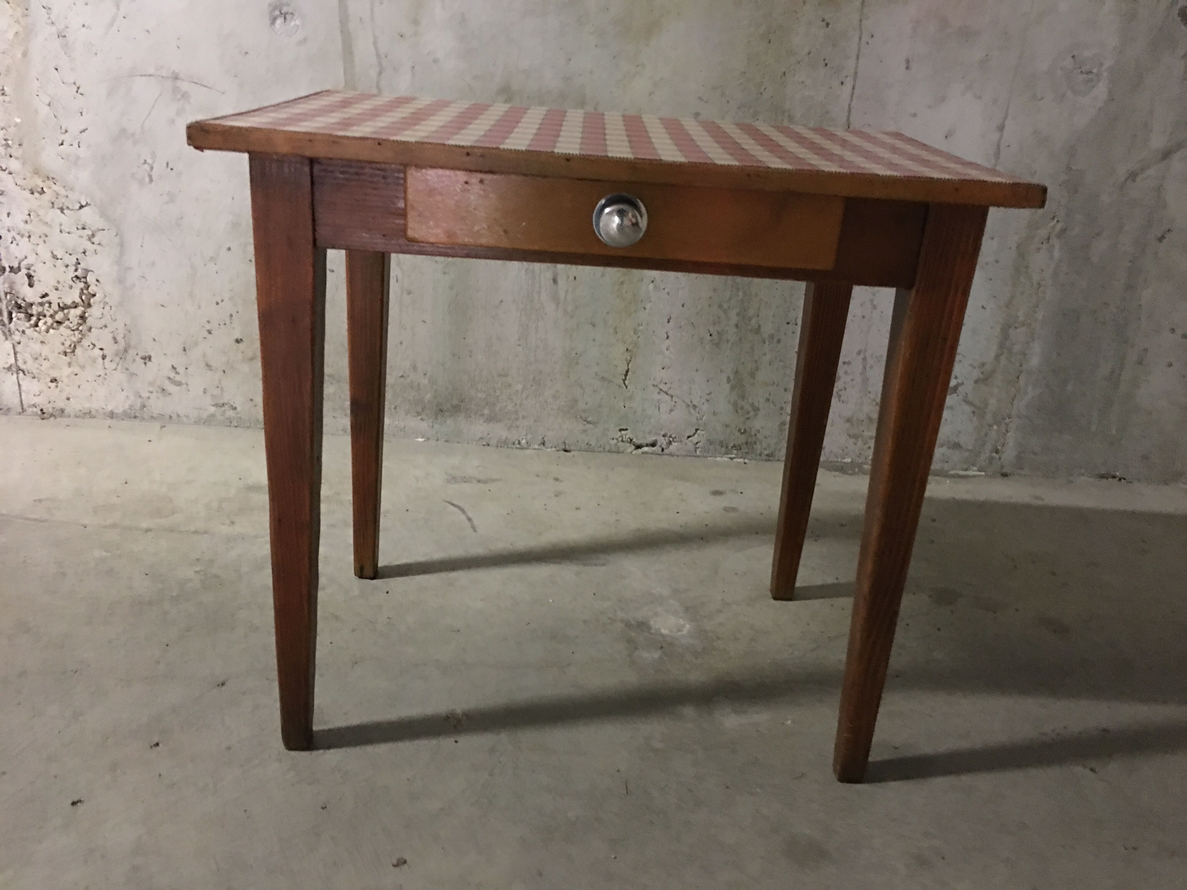 Child desk 50s