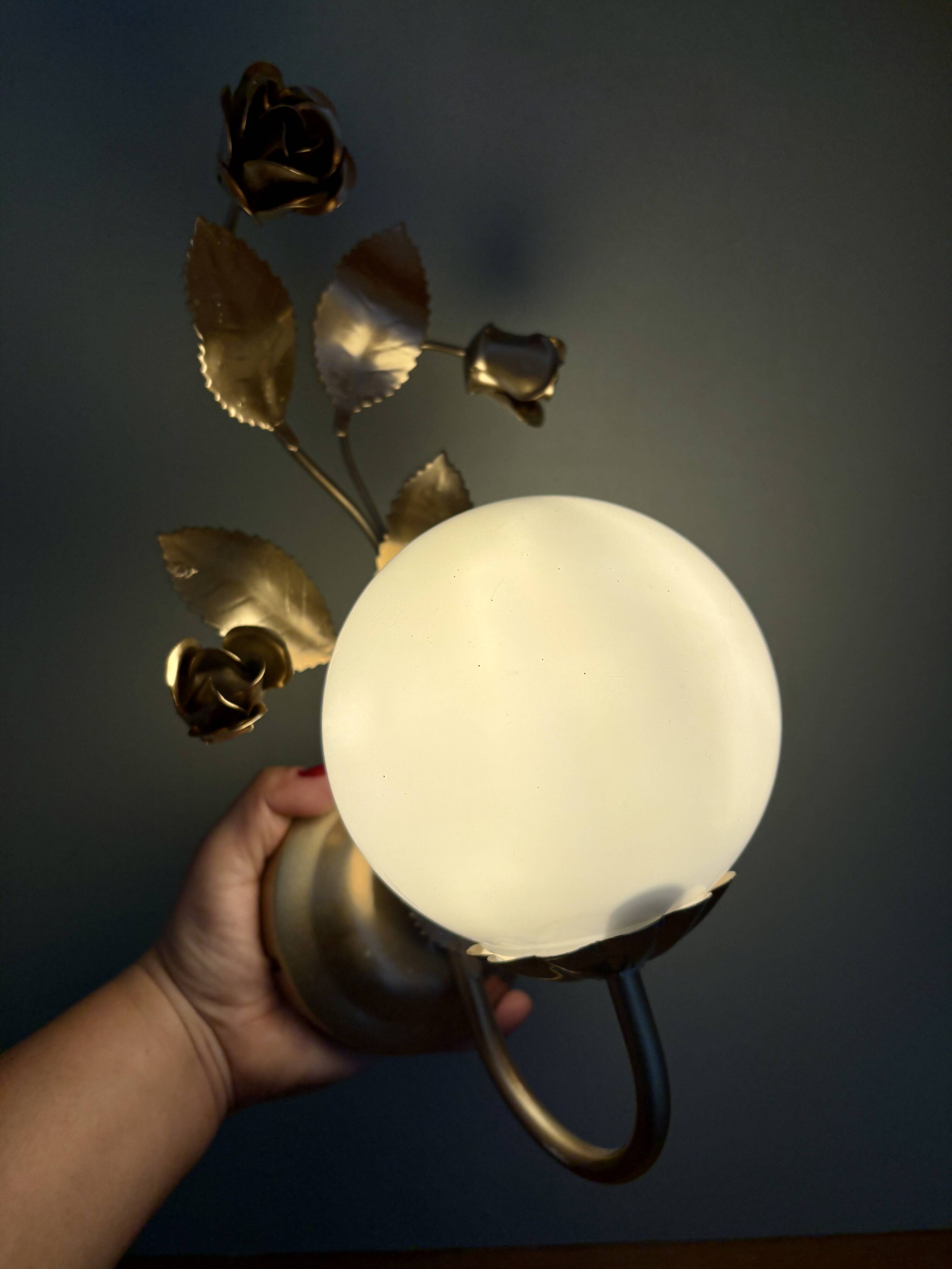 Vintage wall lamp in gold metal and white opaline