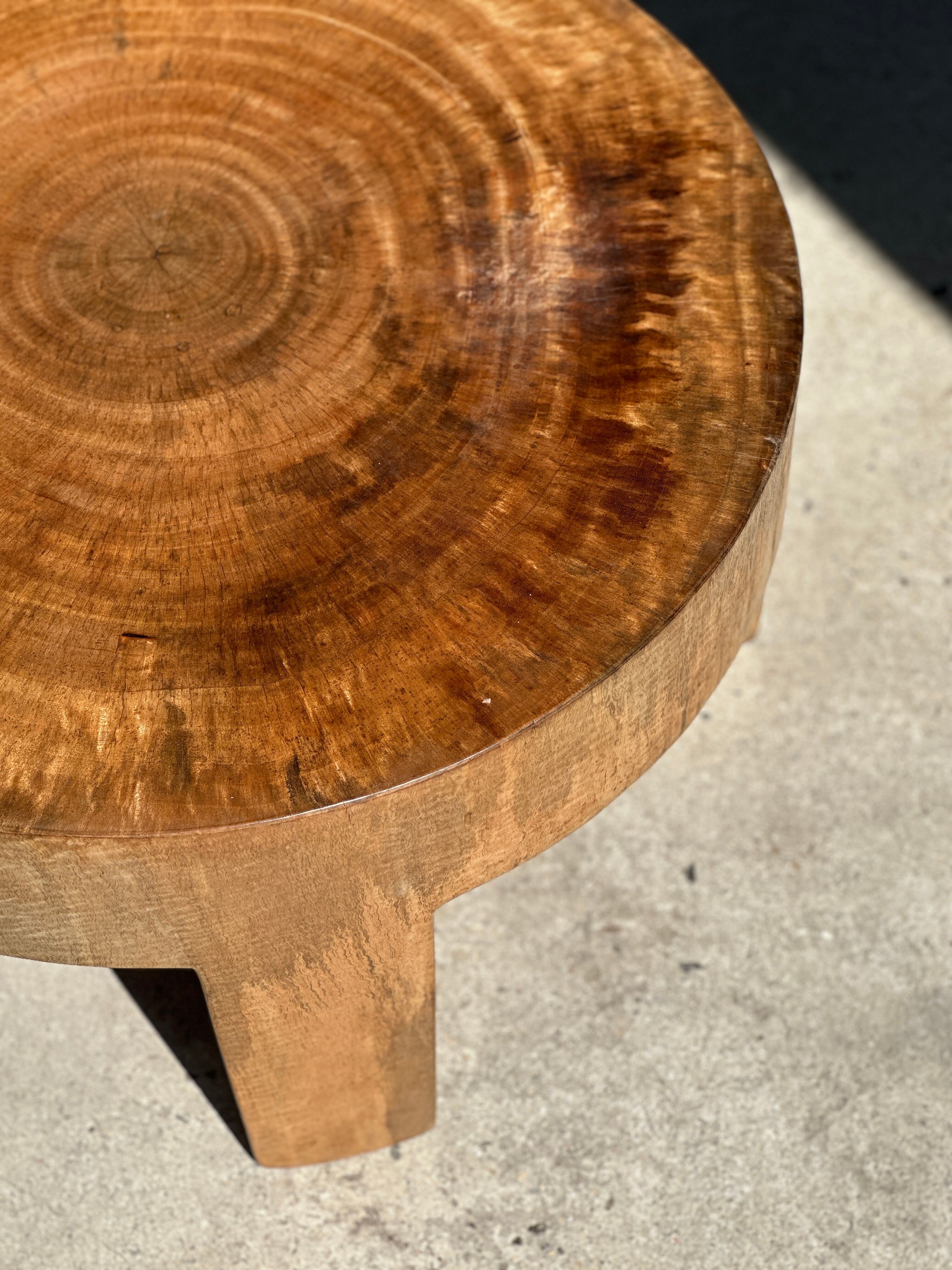 Quadripod coffee table in solid wood monoxyl natural color (dark)