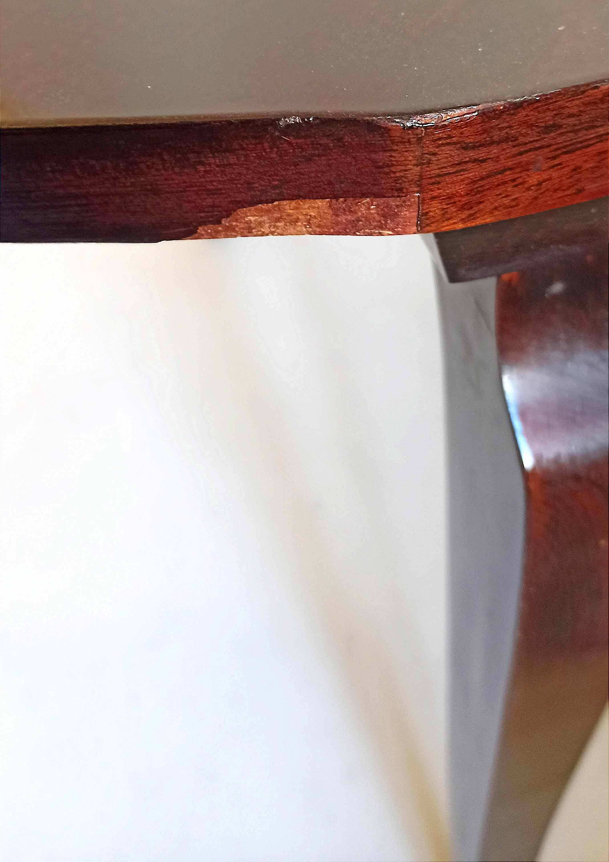 Art Deco pedestal table, mahogany veneer, diameter 60.4 cm