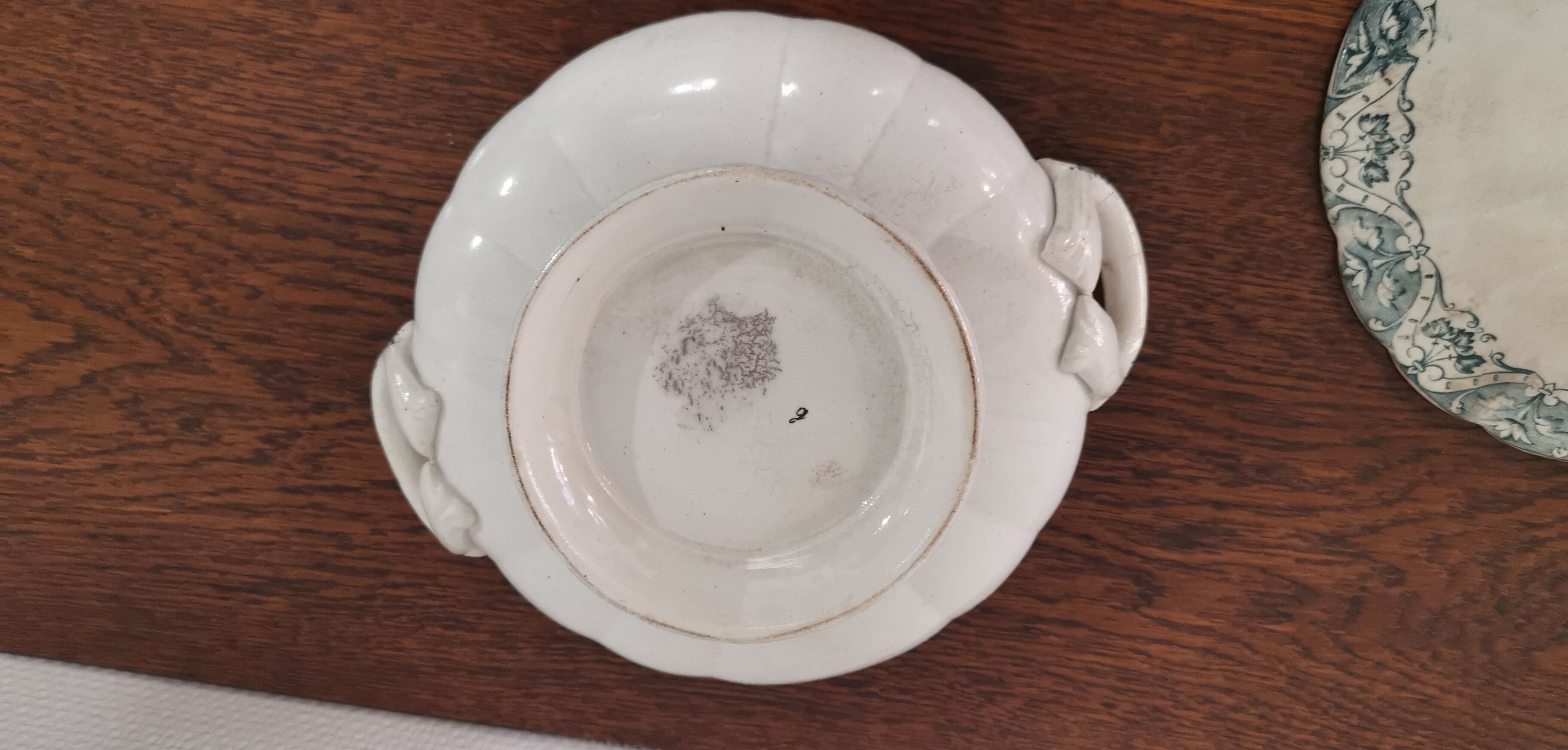 White Iron Earth tureen with green patterns