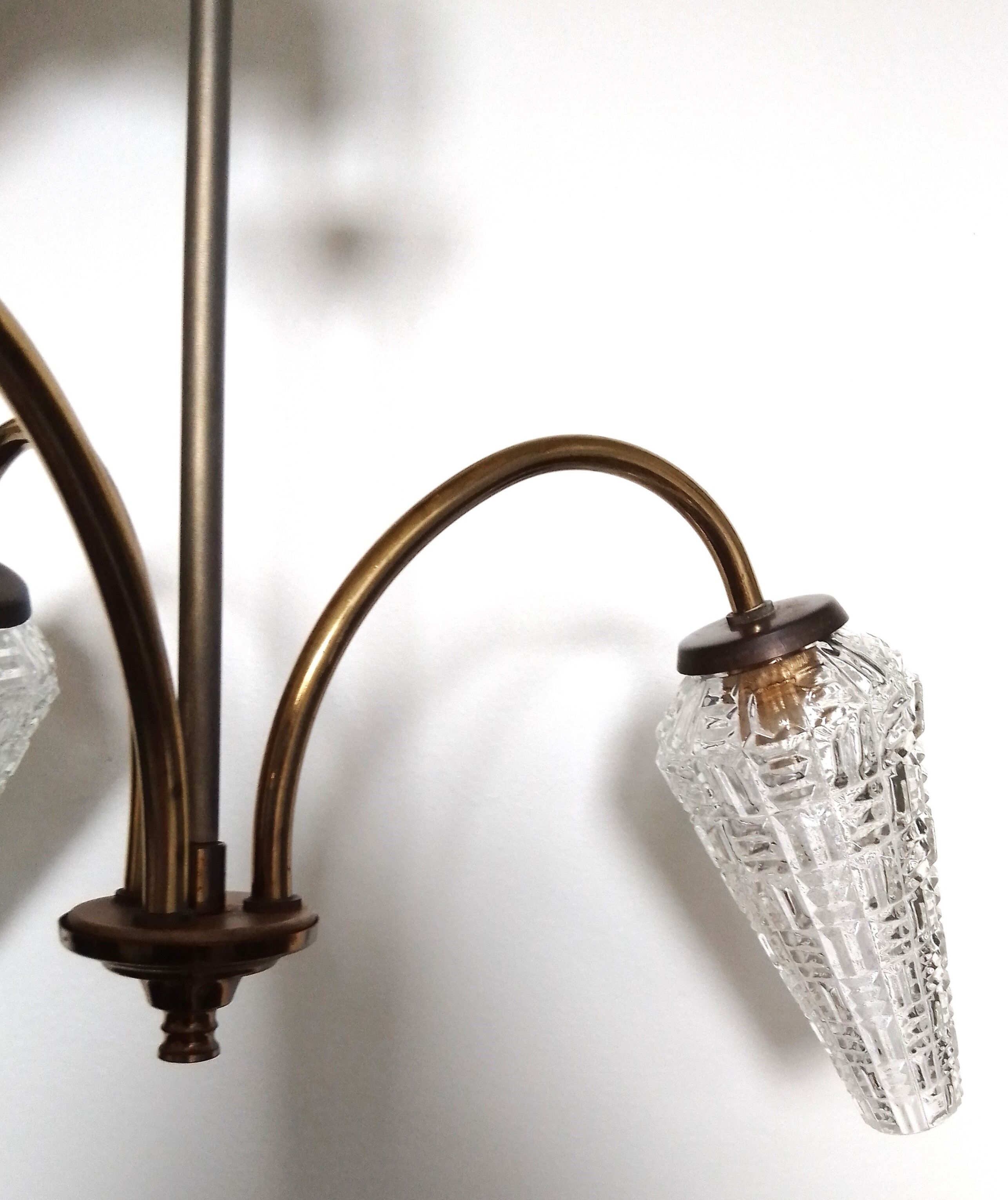 Tripod chandelier 50s tulip glasses