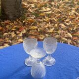 Elegant service consisting of a carafe, 3 wine glasses and 6 diamond pattern aperitif glasses