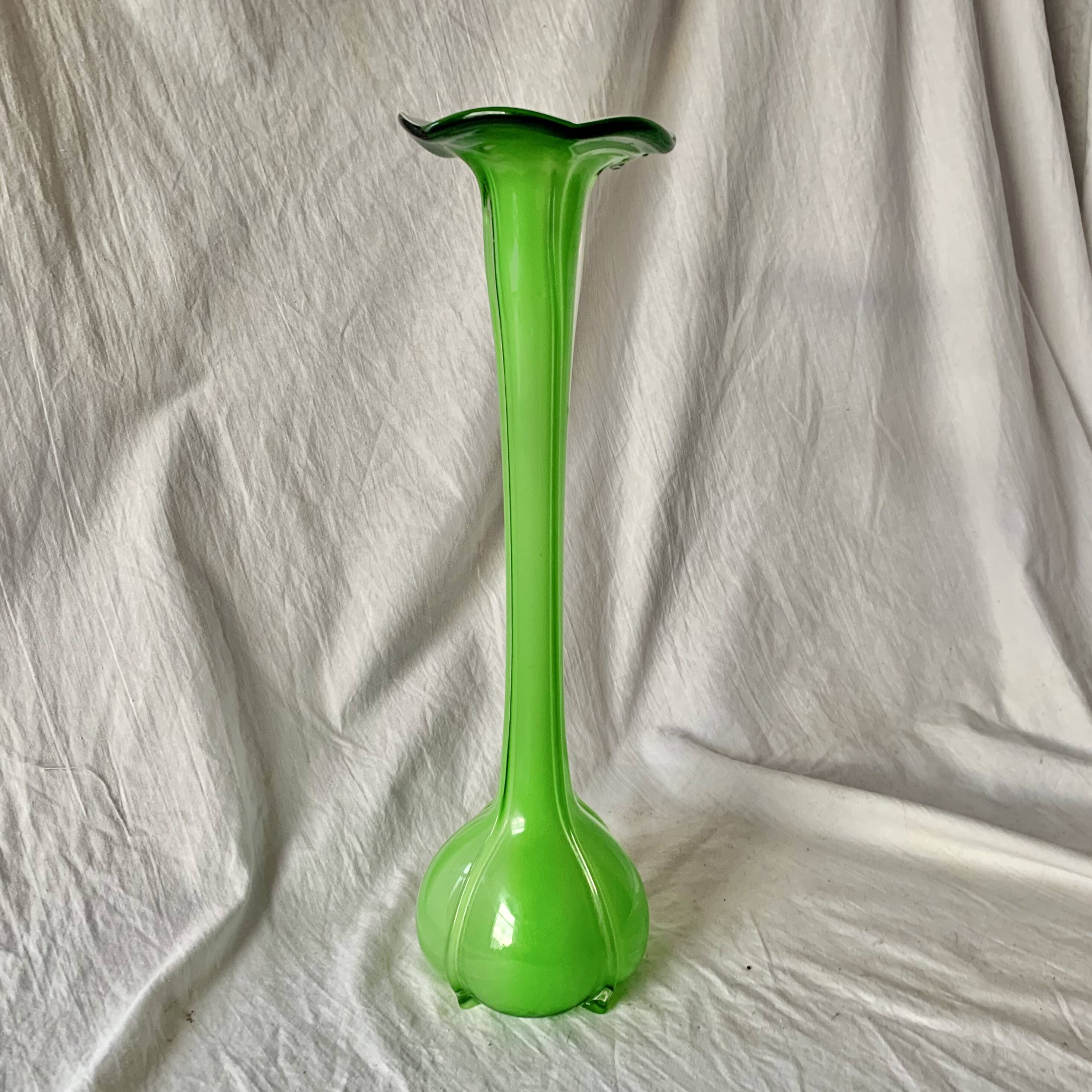 Vase soliflore vintage en verre soufflé vert - 43 cm