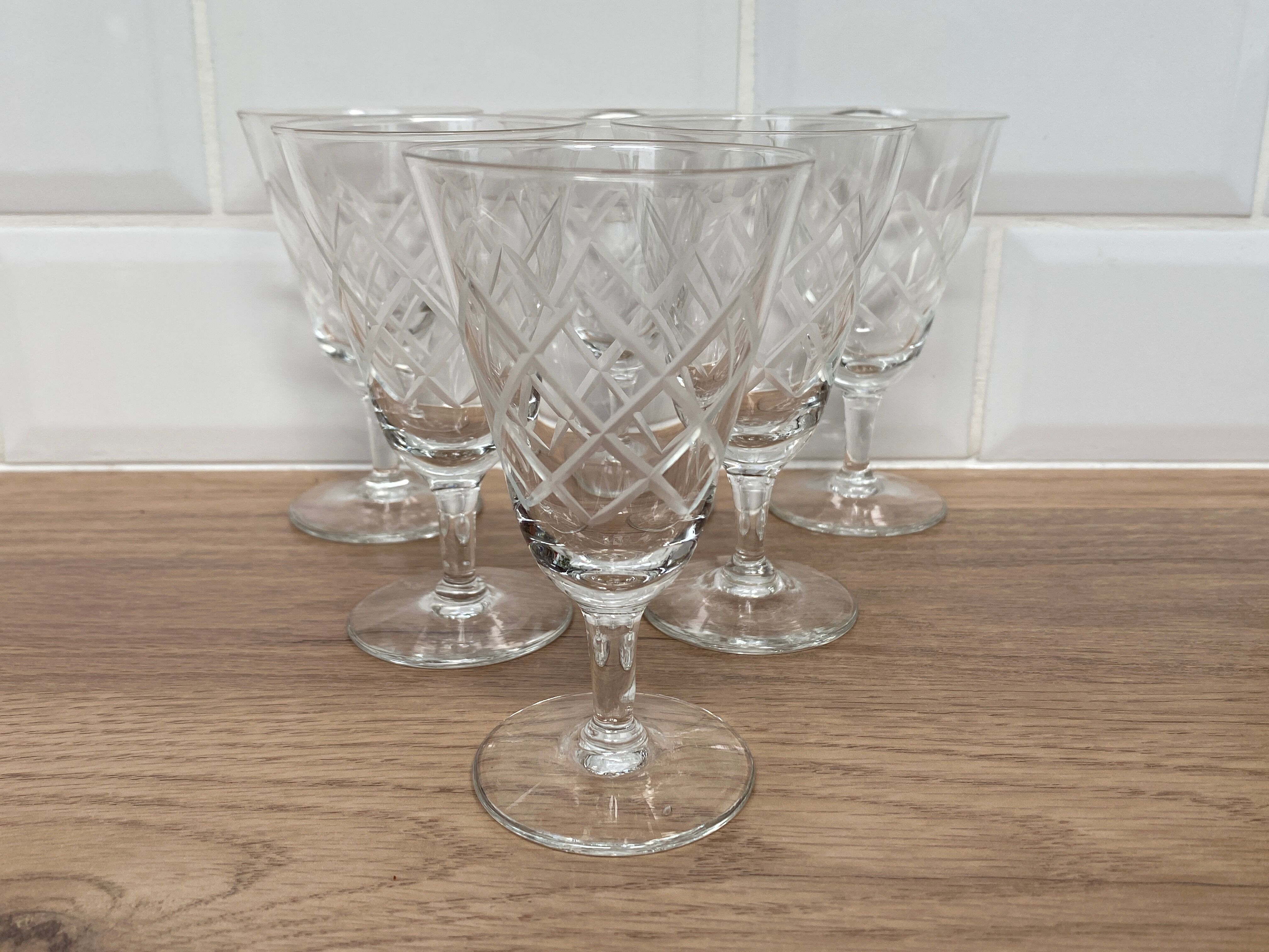 Set of 6 white wine glasses