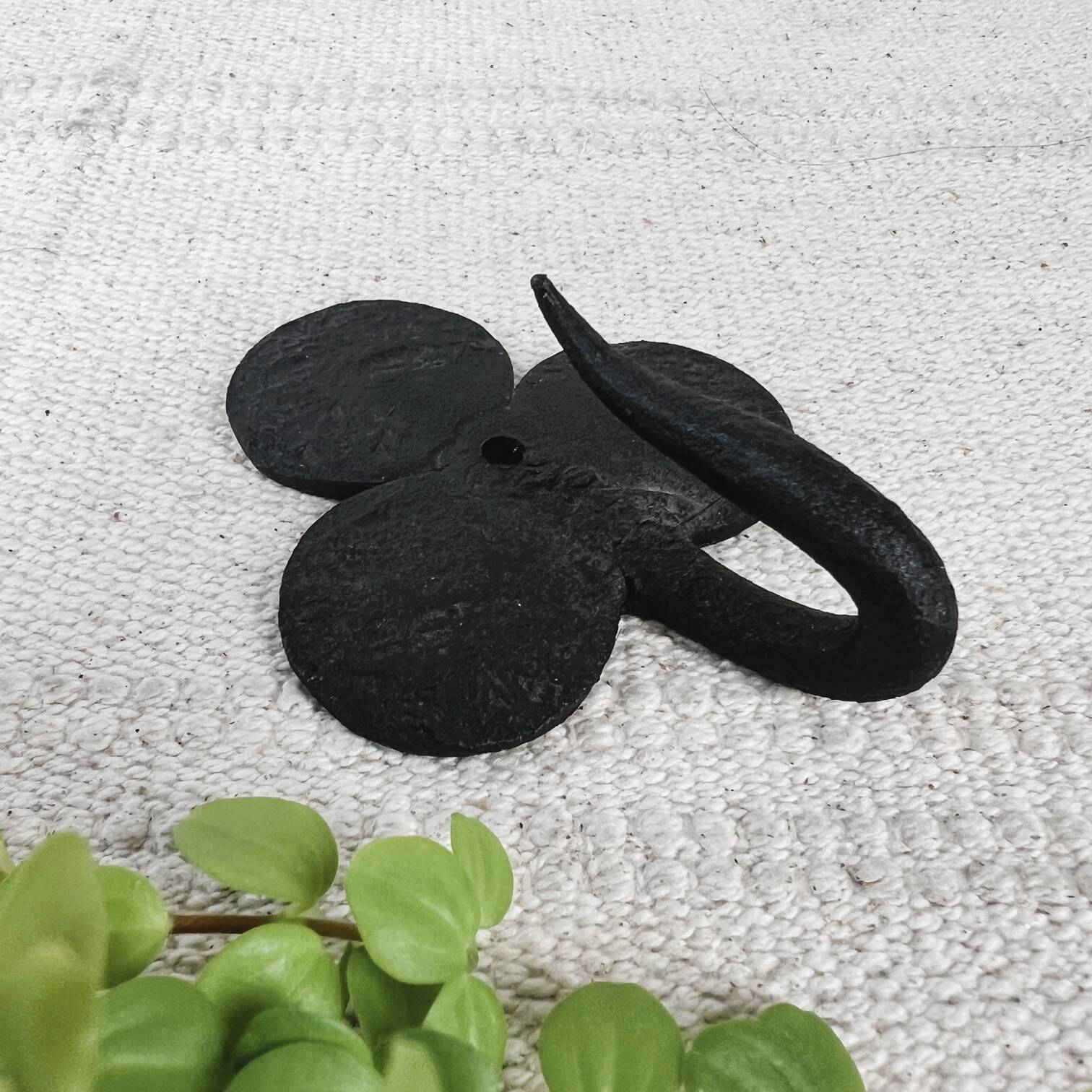 Cast iron coat hook “Clover”