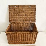 Old wicker basket with closure and handle