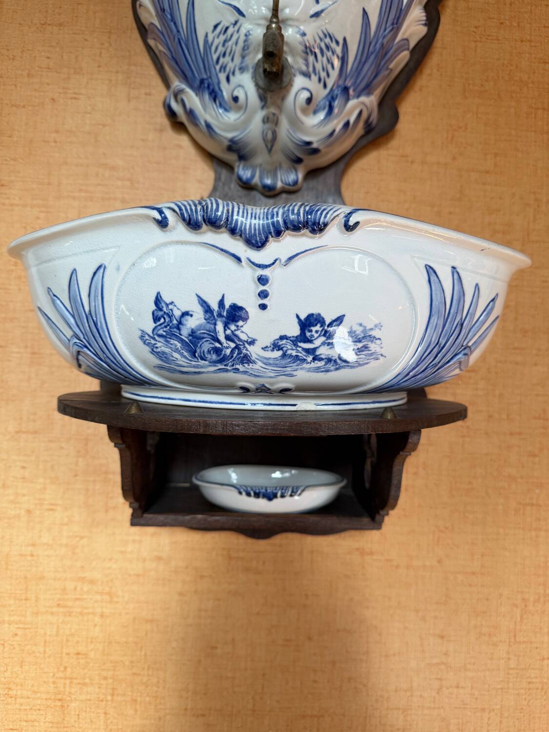 Antique wall fountain in faience – Creil & Montereau – 19th century