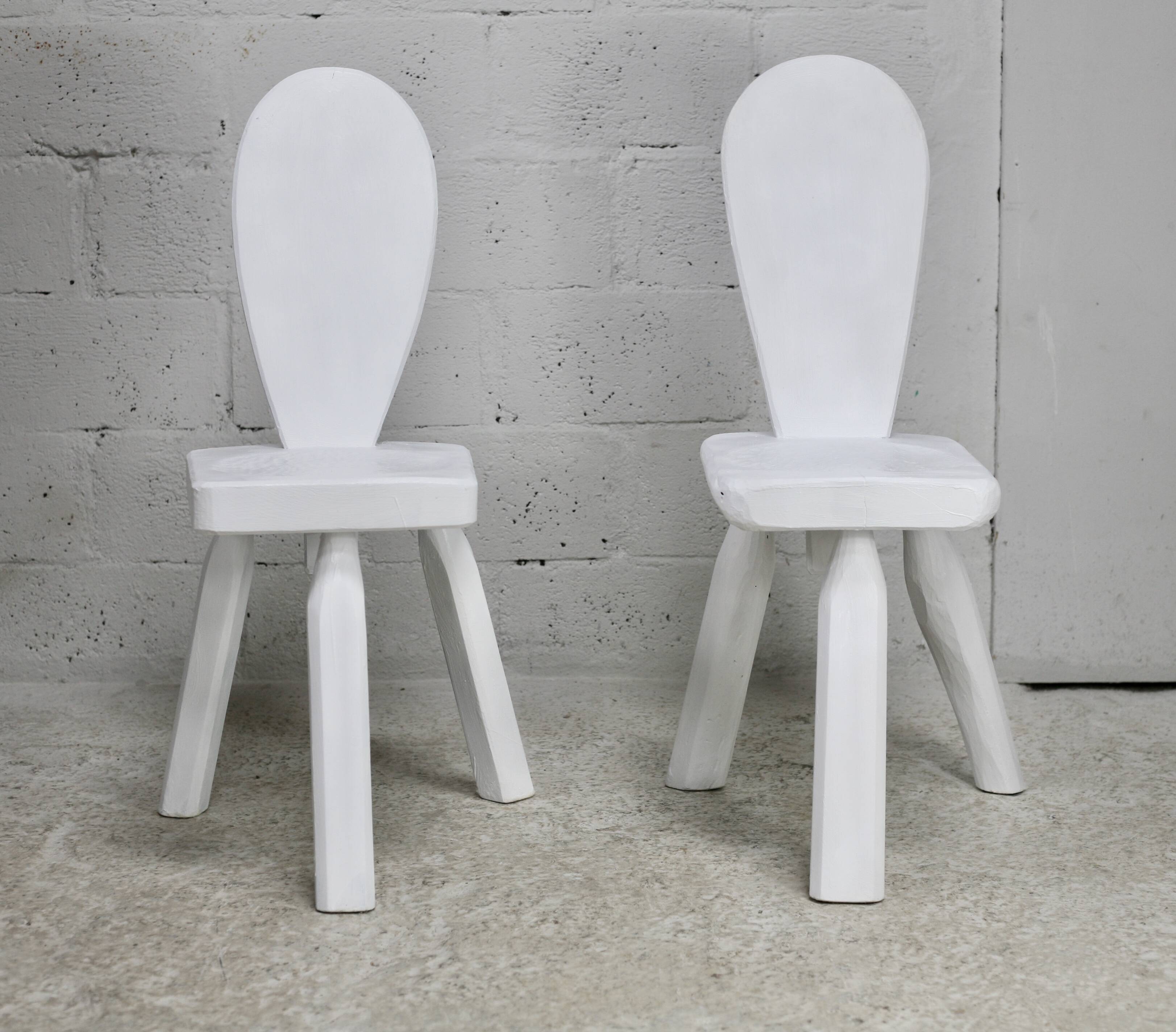 Pair of tripod chairs, gouged seats. Brutalist, circa 1960. Painted wood.
