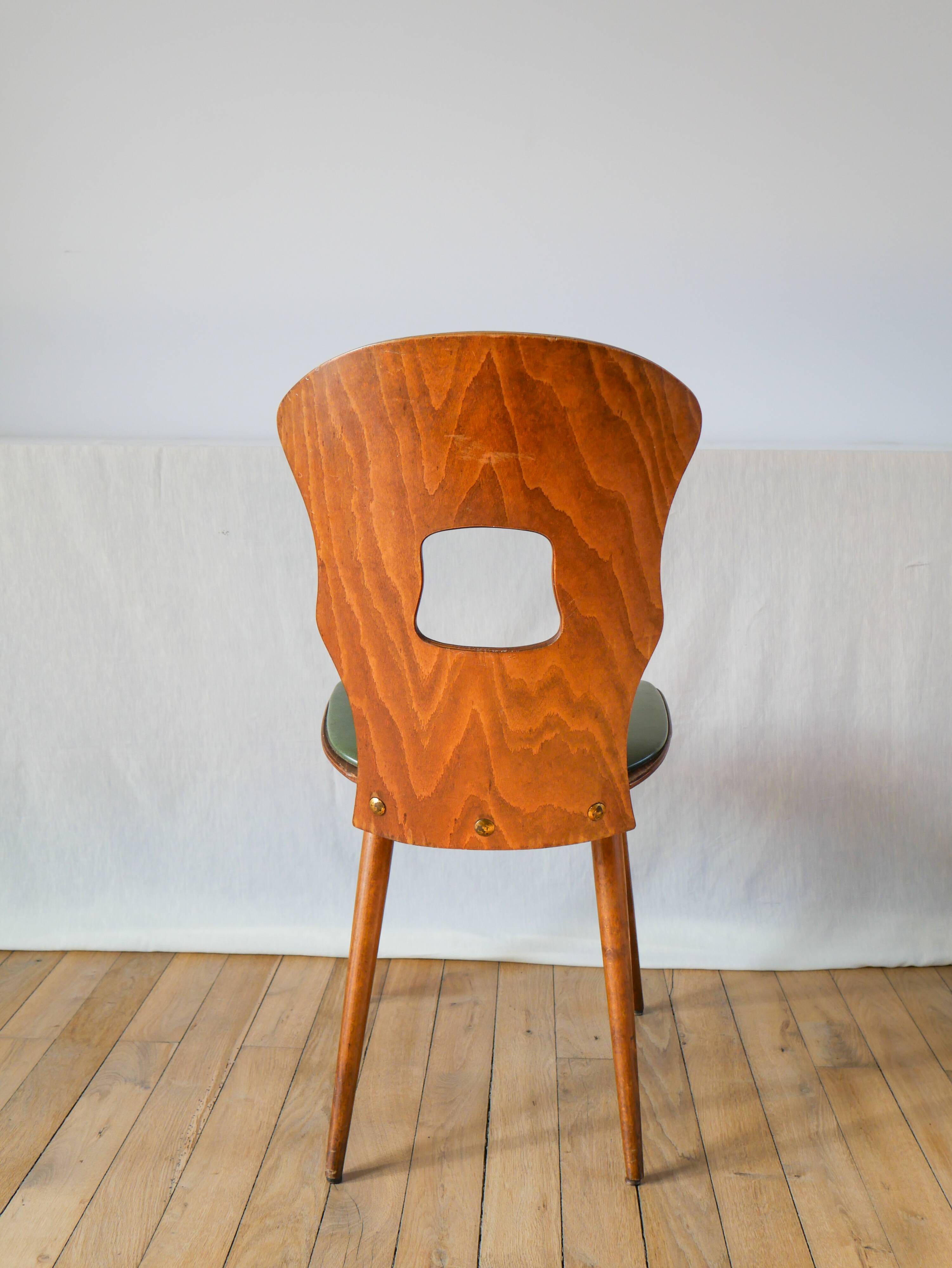 chaise Baumann en bois et skaï modèle Gentiane, 1950