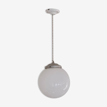 Opaline suspension