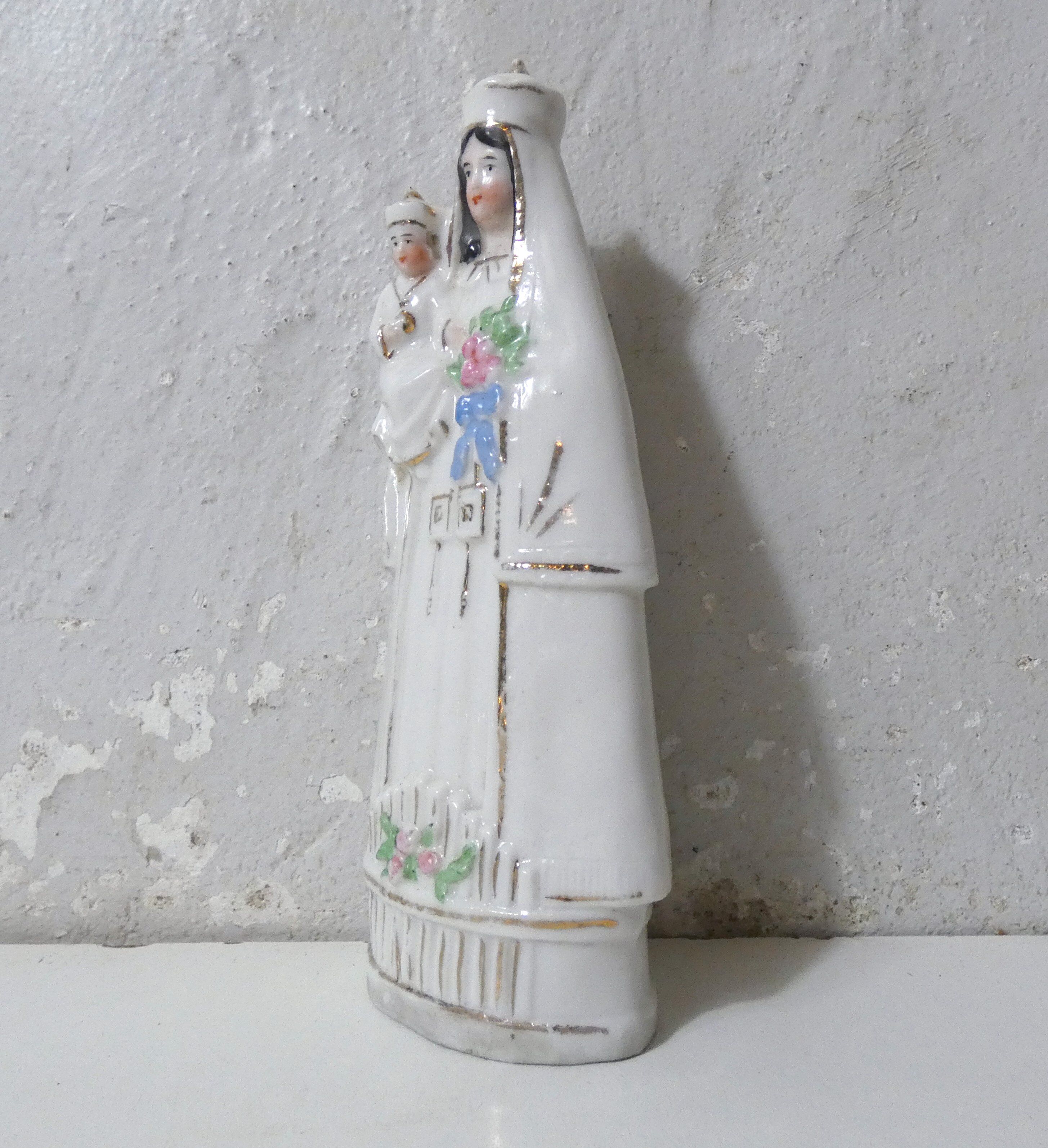 Old porcelain statue of the Virgin Mary, Notre Dame, 16.5 cm.