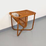 Table d’appoint / table basse avec porte-revue en rotin vintage années 60