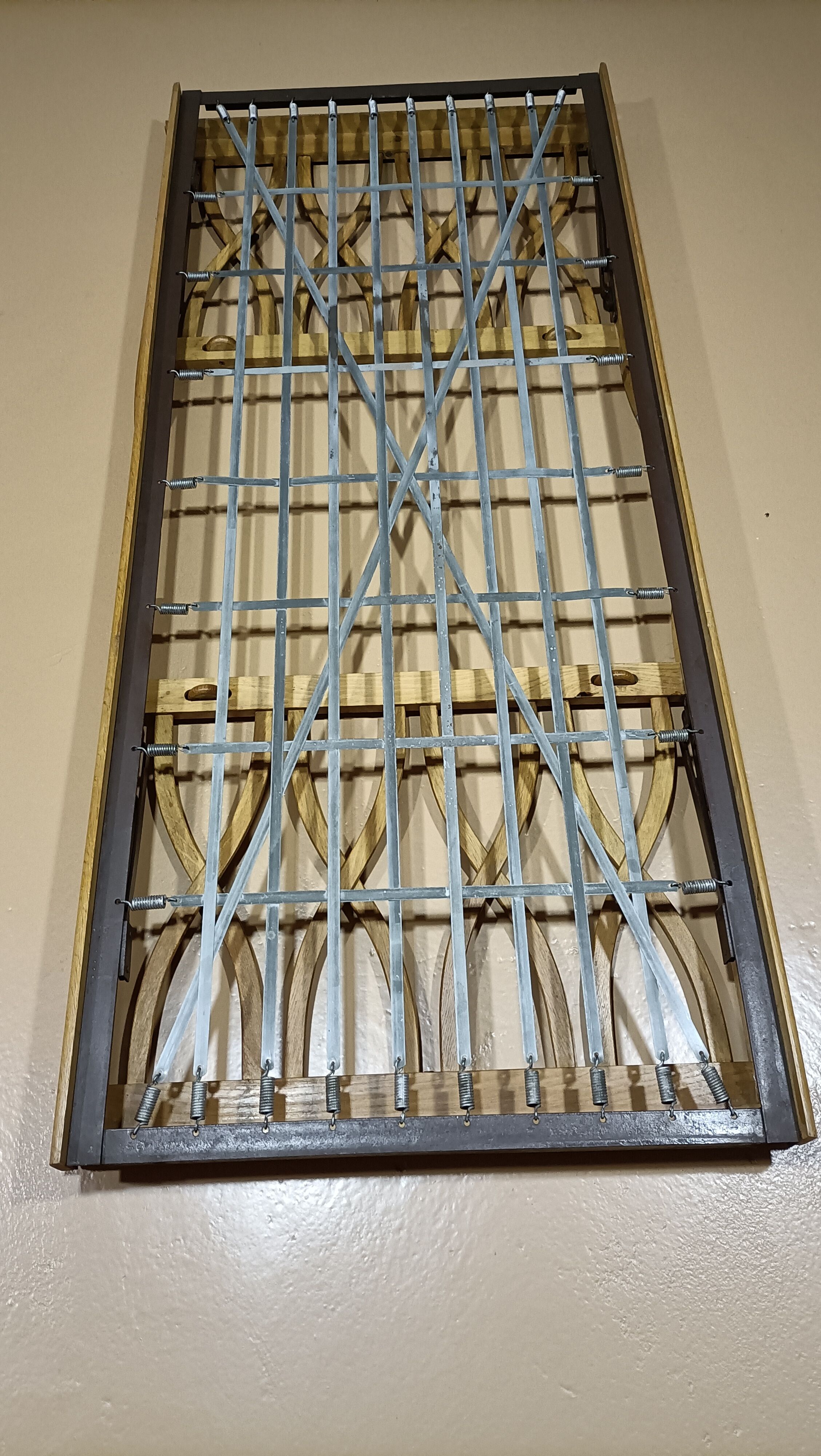 Vintage pull-out beds with cross-beams