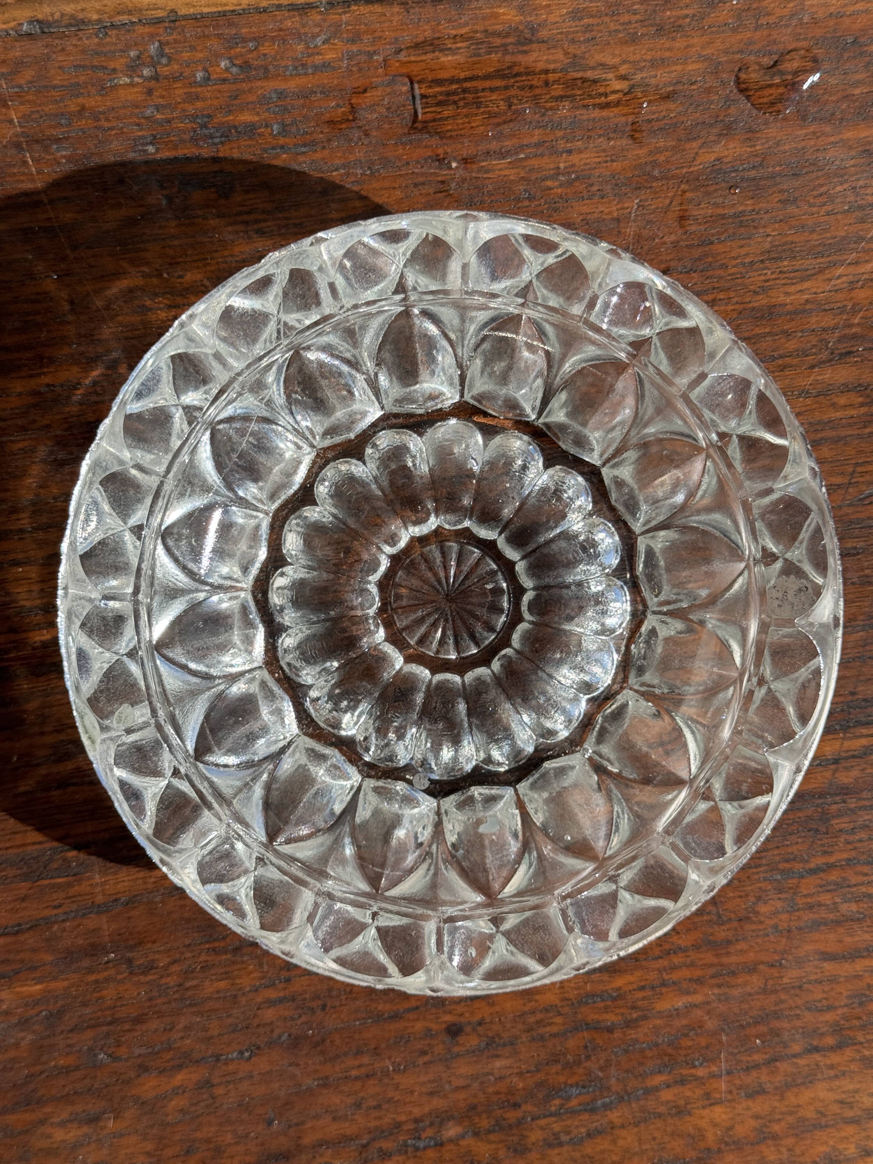 Cendrier en verre classique rosace D13