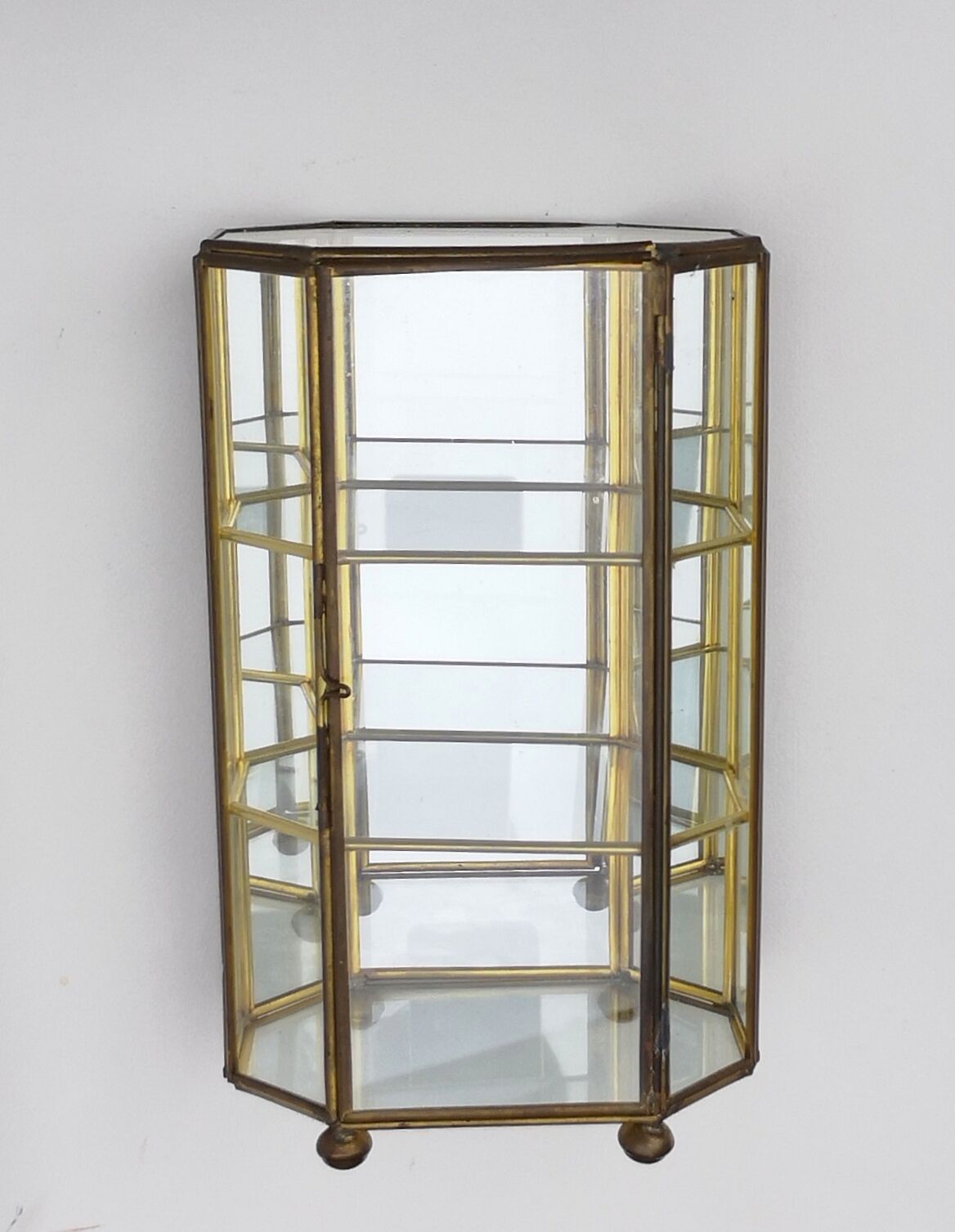 Vintage showcase in brass, glass and mirrors