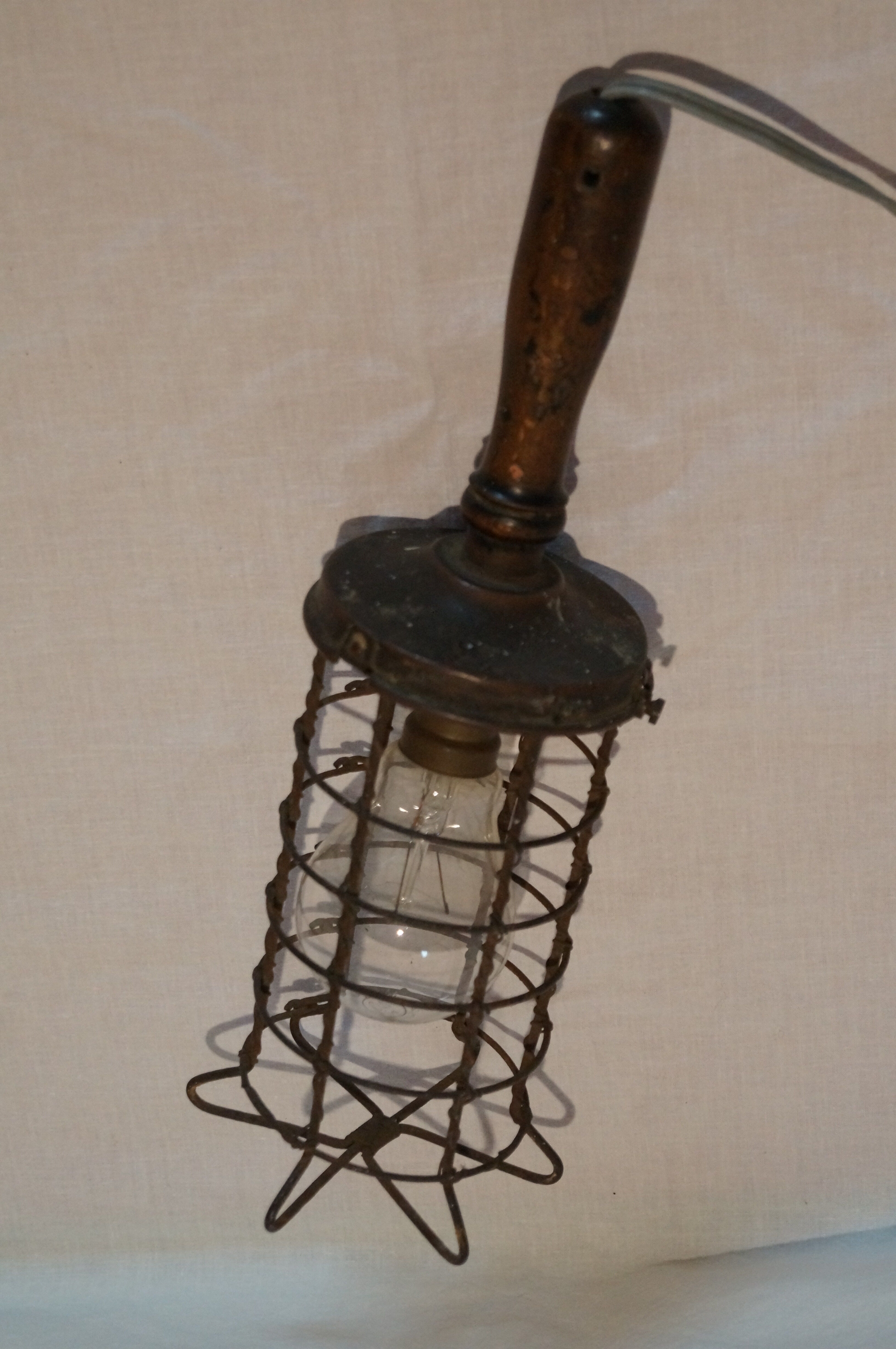 Lampe balladeuse manche en bois