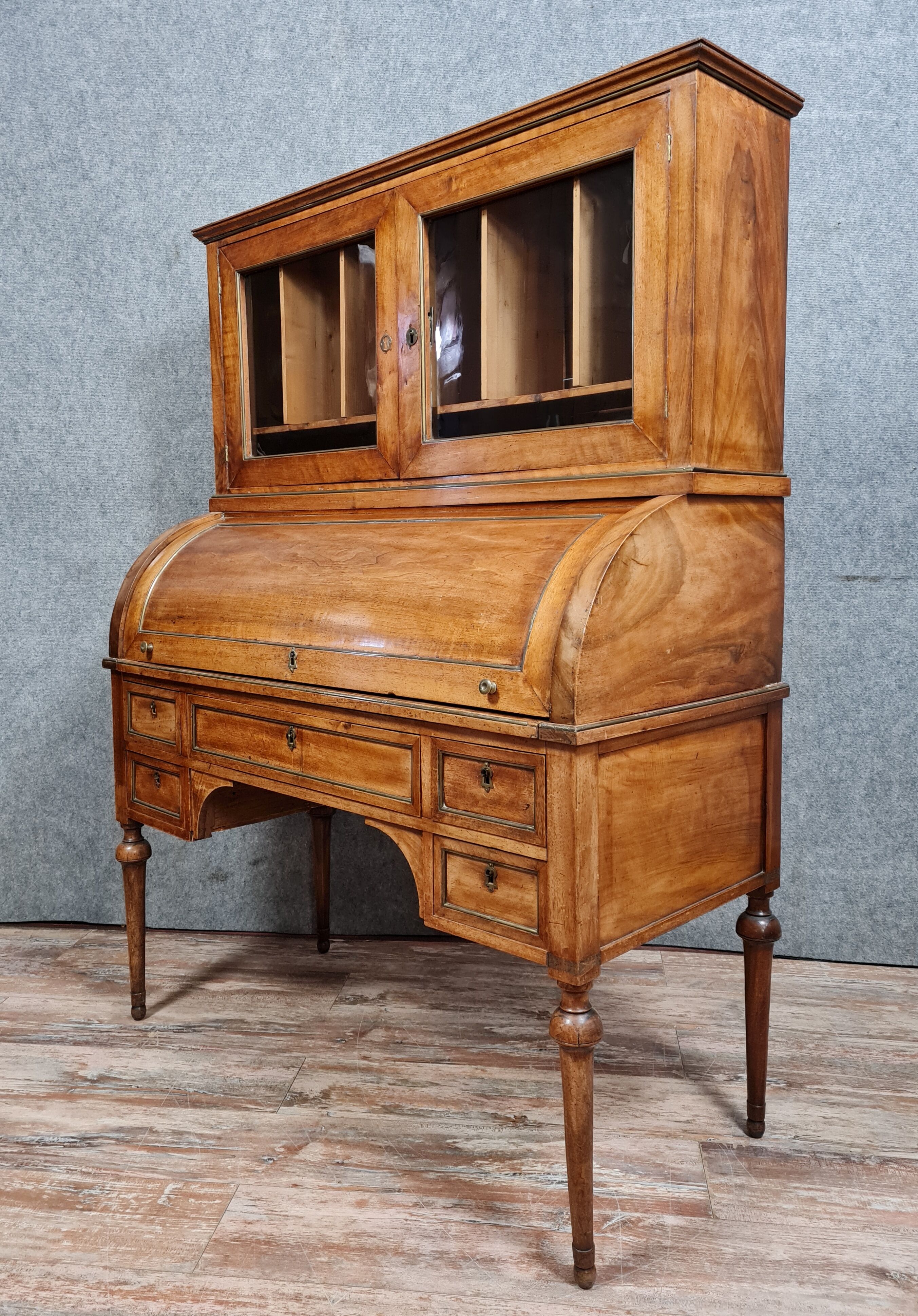 Louis XVI period cylinder office in blond mahogany around 1760-1780