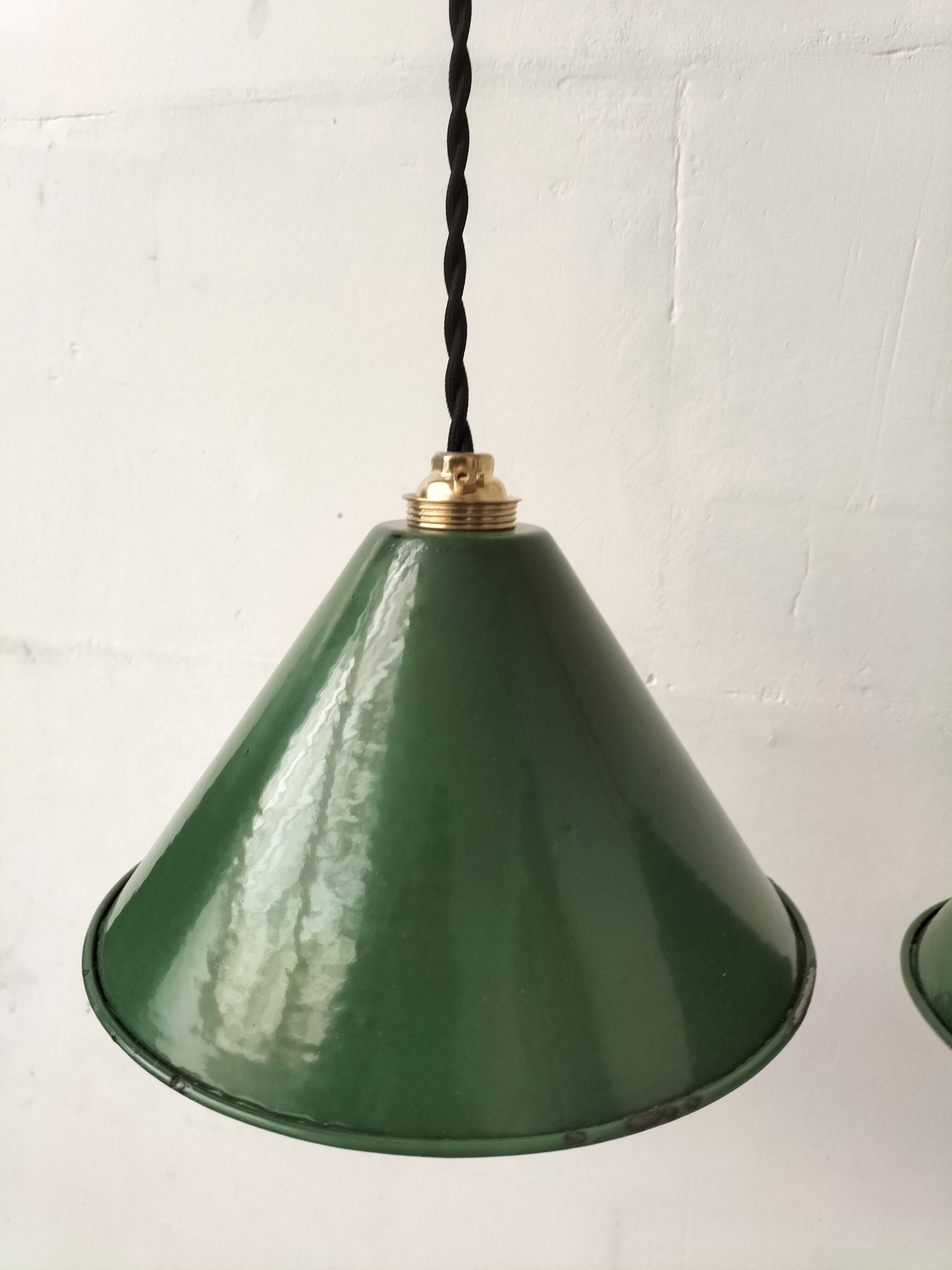 Enamelled sheet metal suspensions