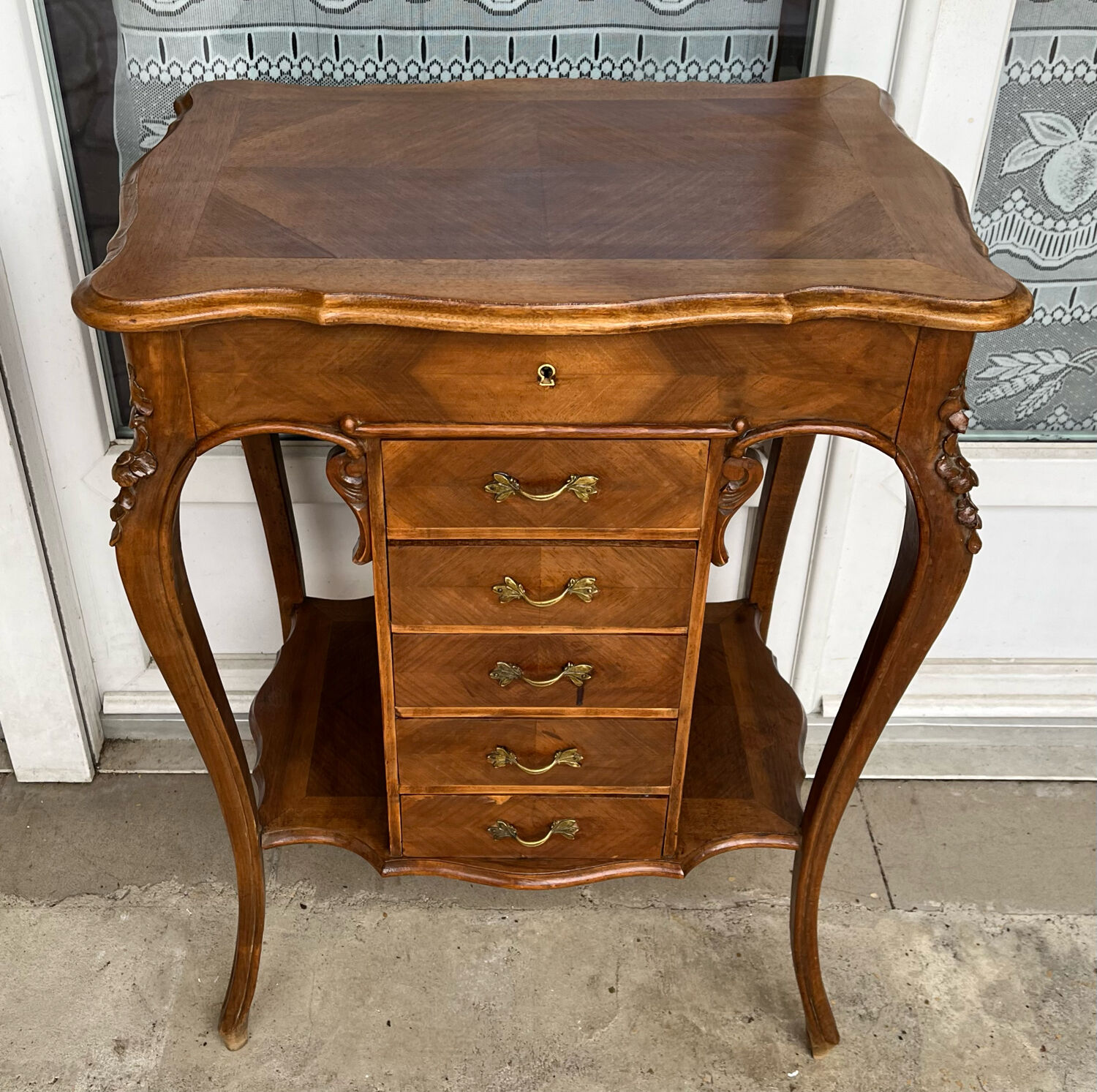 Dressing table in wood marquetry