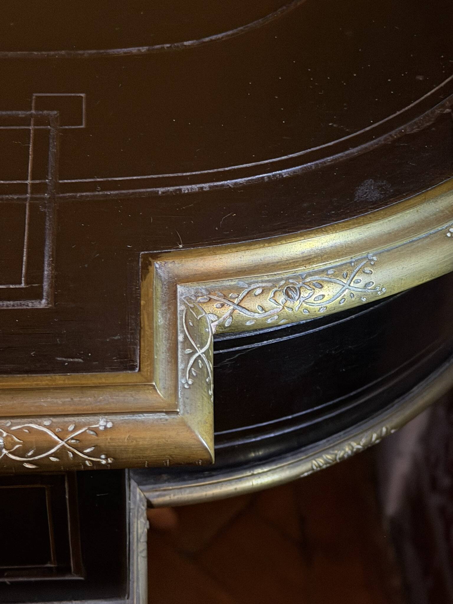 Napoleon III mahogany centre table