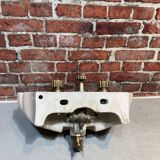 Pink shell-shaped basin