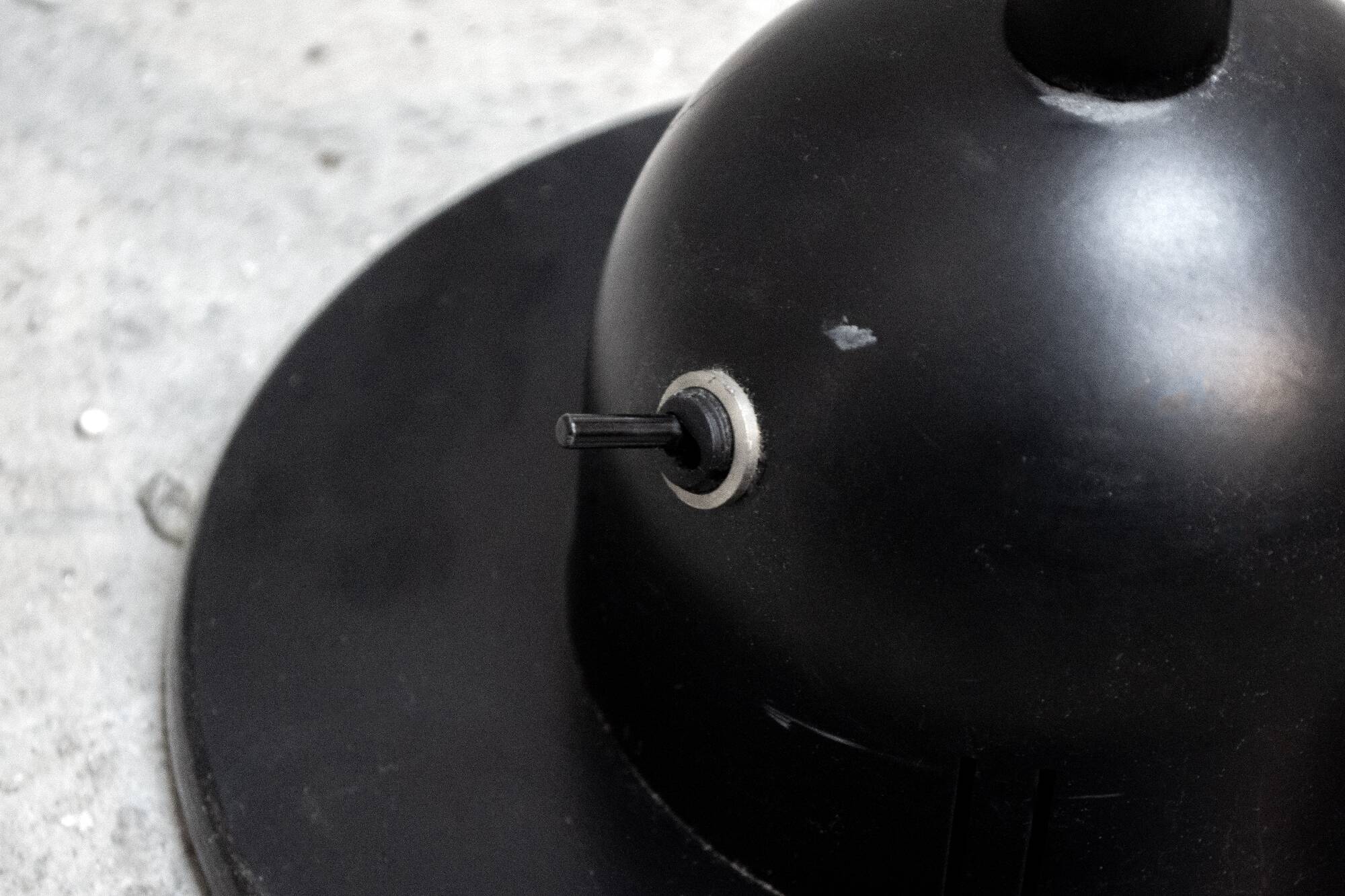 Lampe de terre postmoderne "Mira" de Mario Arnaboldi pour Programmaluce 1983